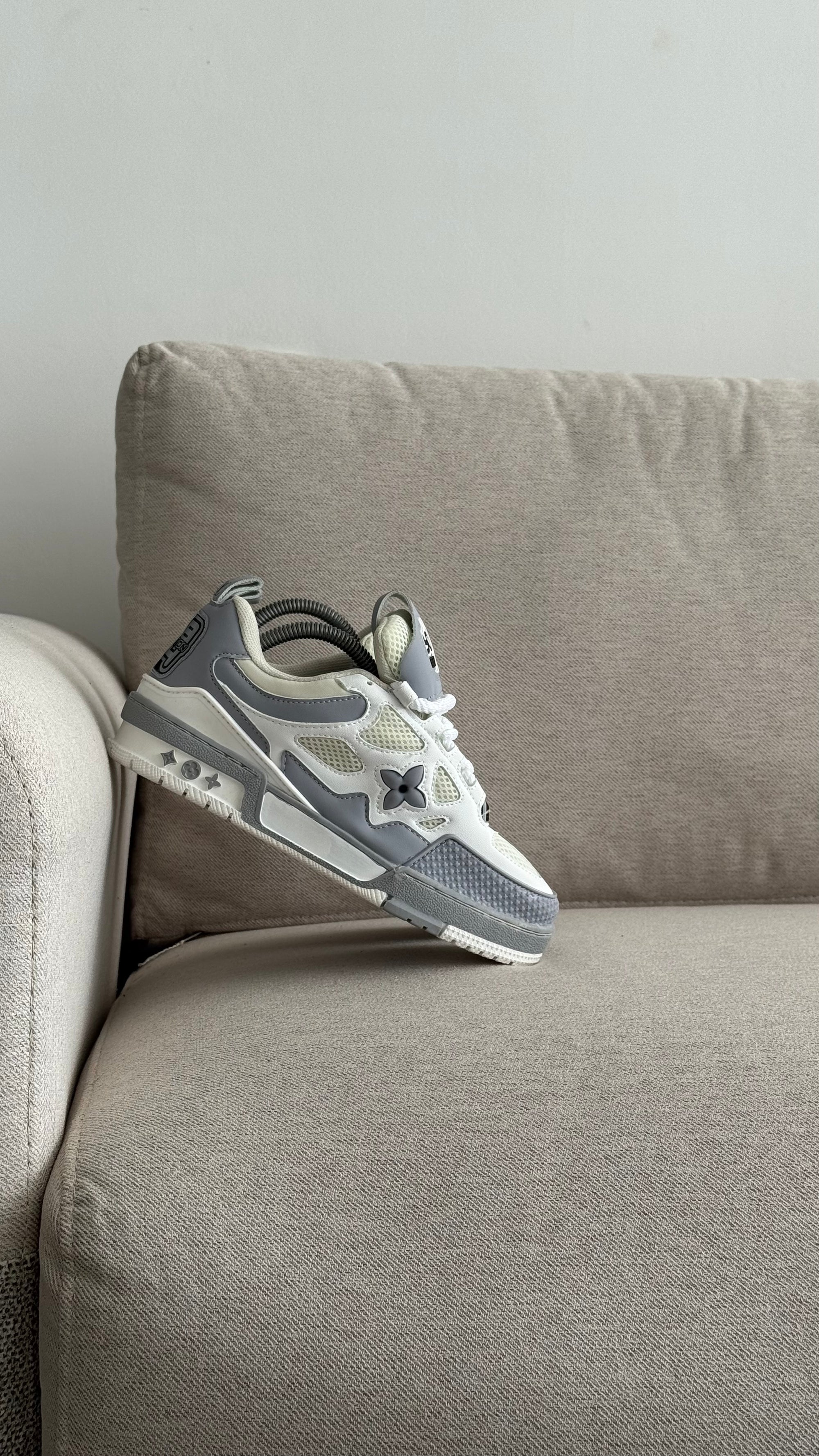 LOUIS VUITTON GRIS BLANCO