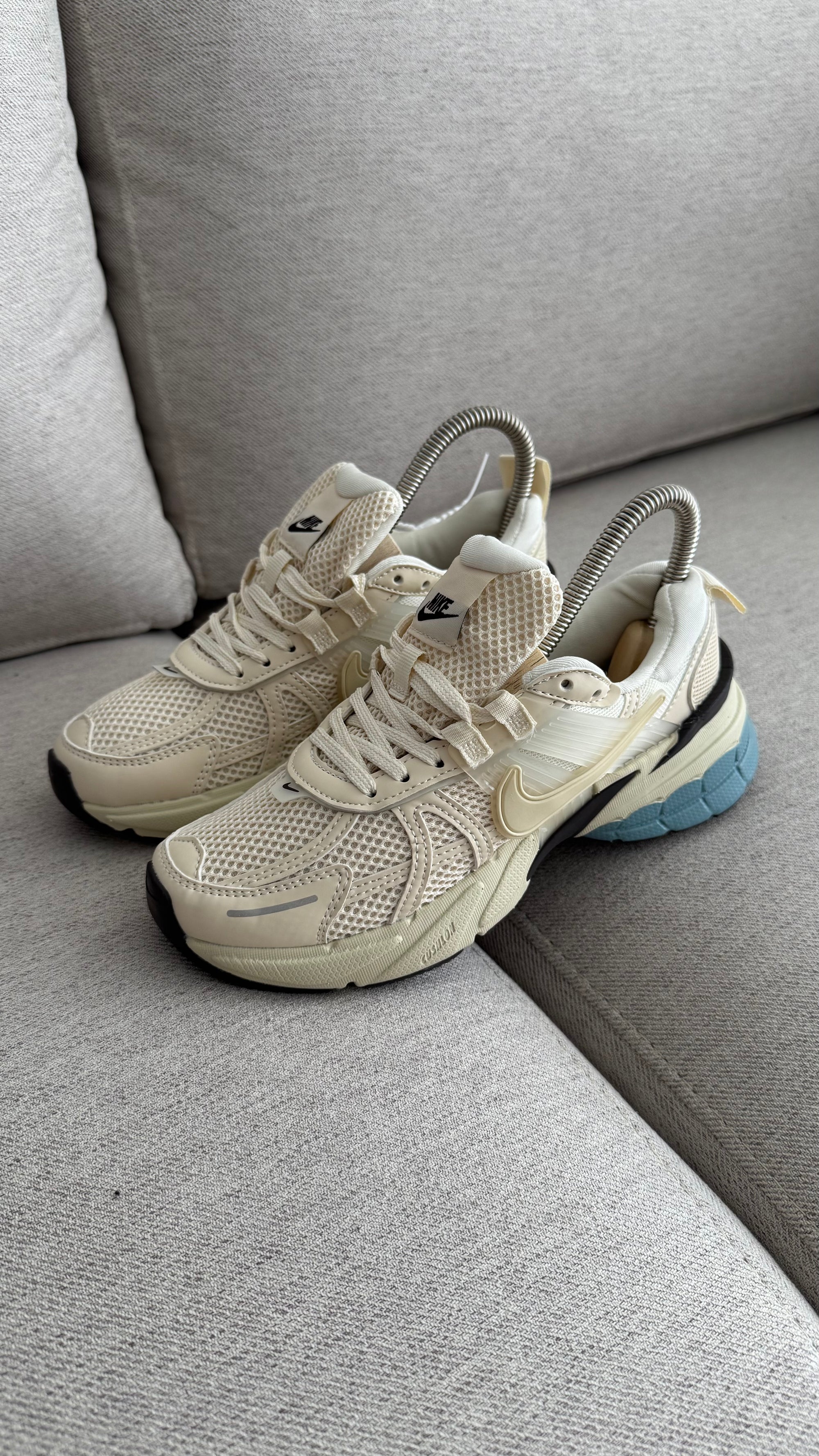 NIKE V2K BEIGE CREMA PROMO