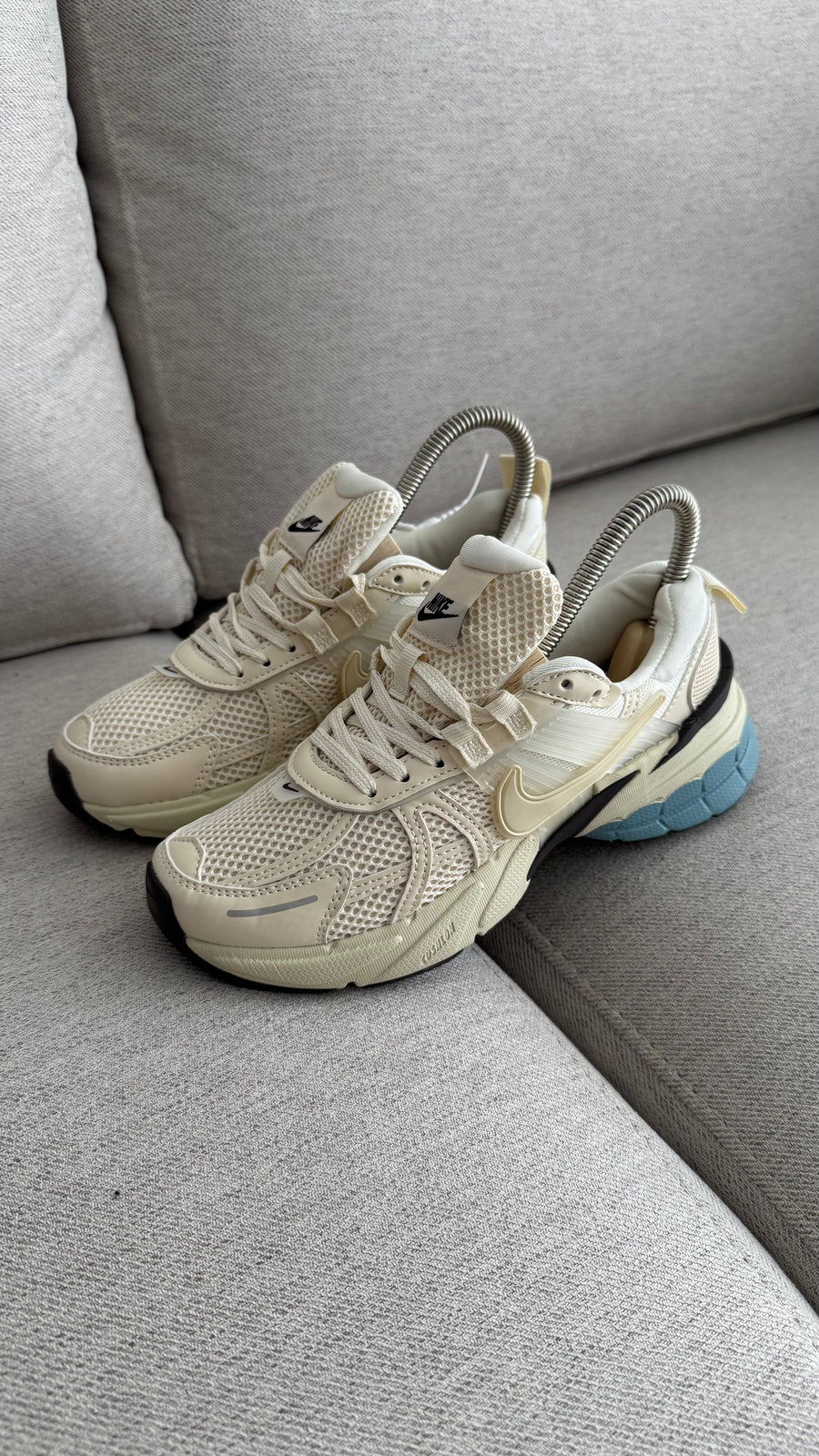 NIKE V2K BEIGE CREMA PROMO