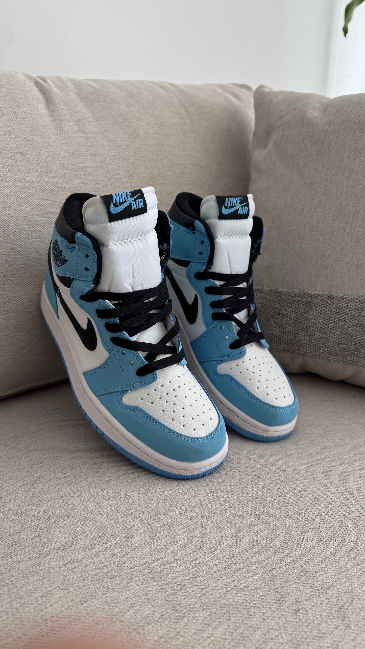 NIKE JORDAN RETRO 1 BLUE