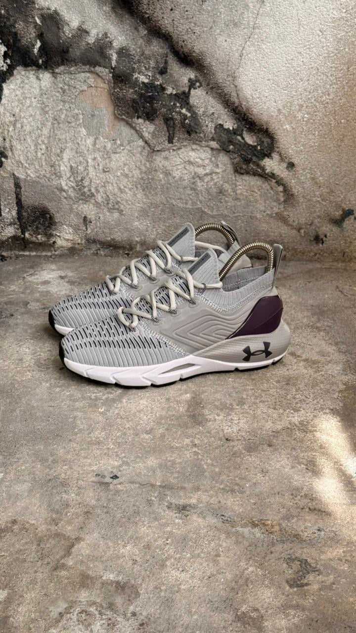 UNDER ARMOUR GRIS MORADO