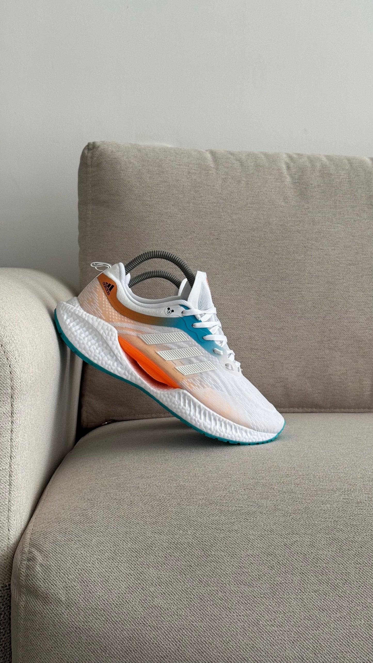 ADIDAS MICKEY BLANCO NARANJA