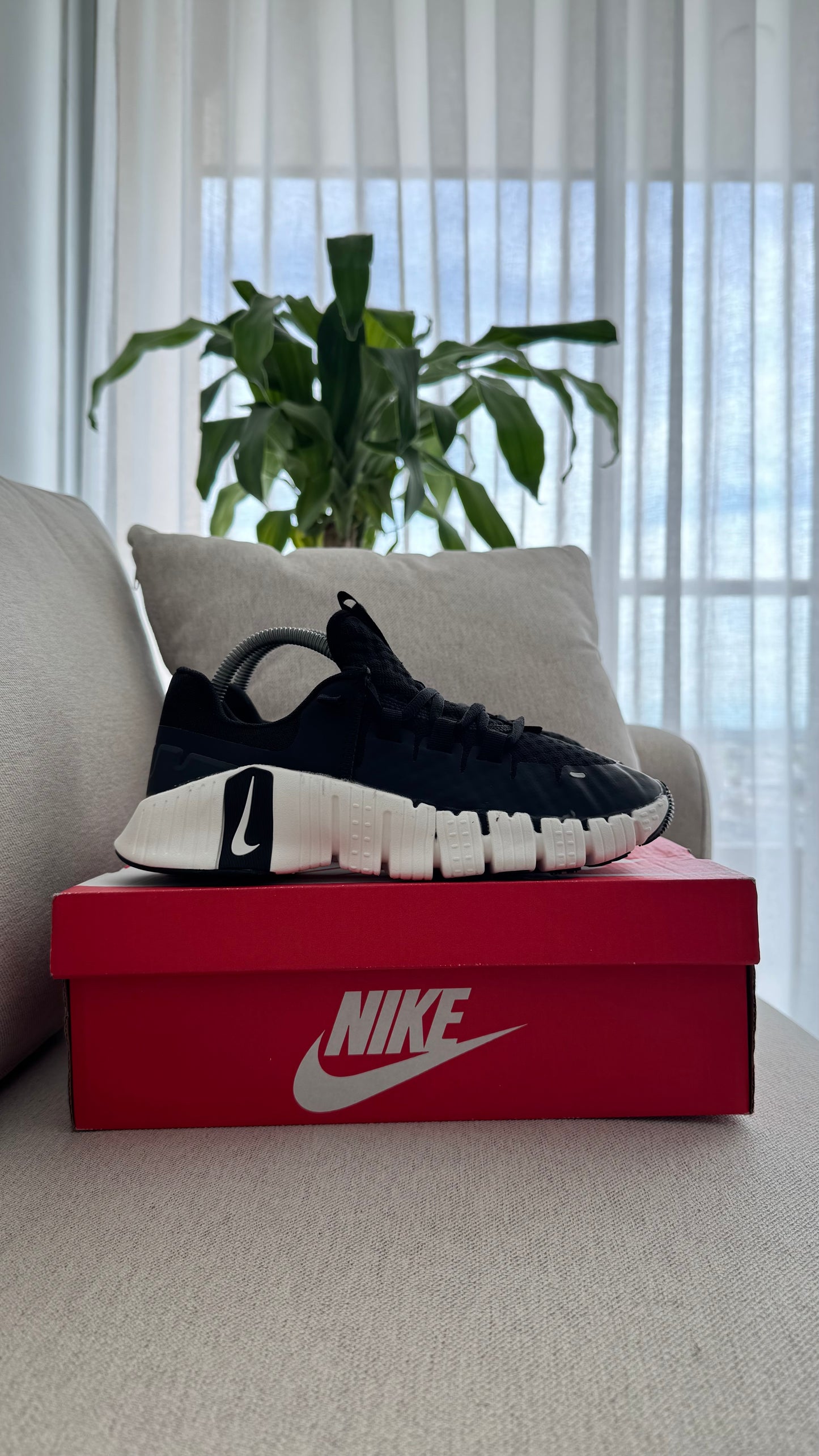 NIKE FREECOM NEGRO BLANCO