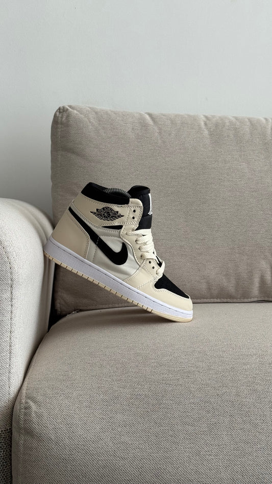 NIKE  JORDAN RETRO 1 BEIGE