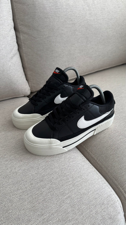 NIKE LEGACY NEGRO BLANCO