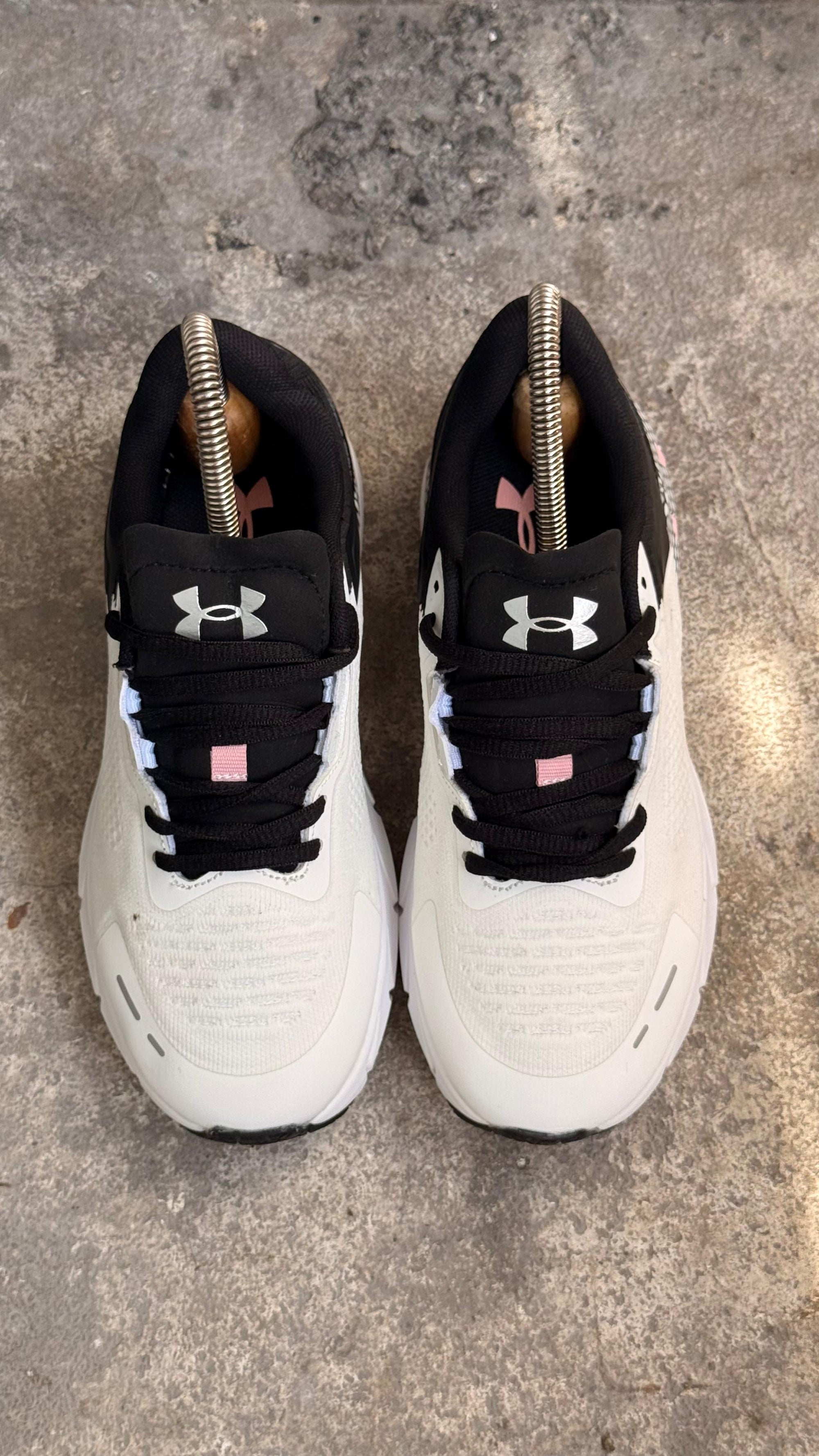 UNDER ARMOUR TENIS BLANCO GRIS ROSA