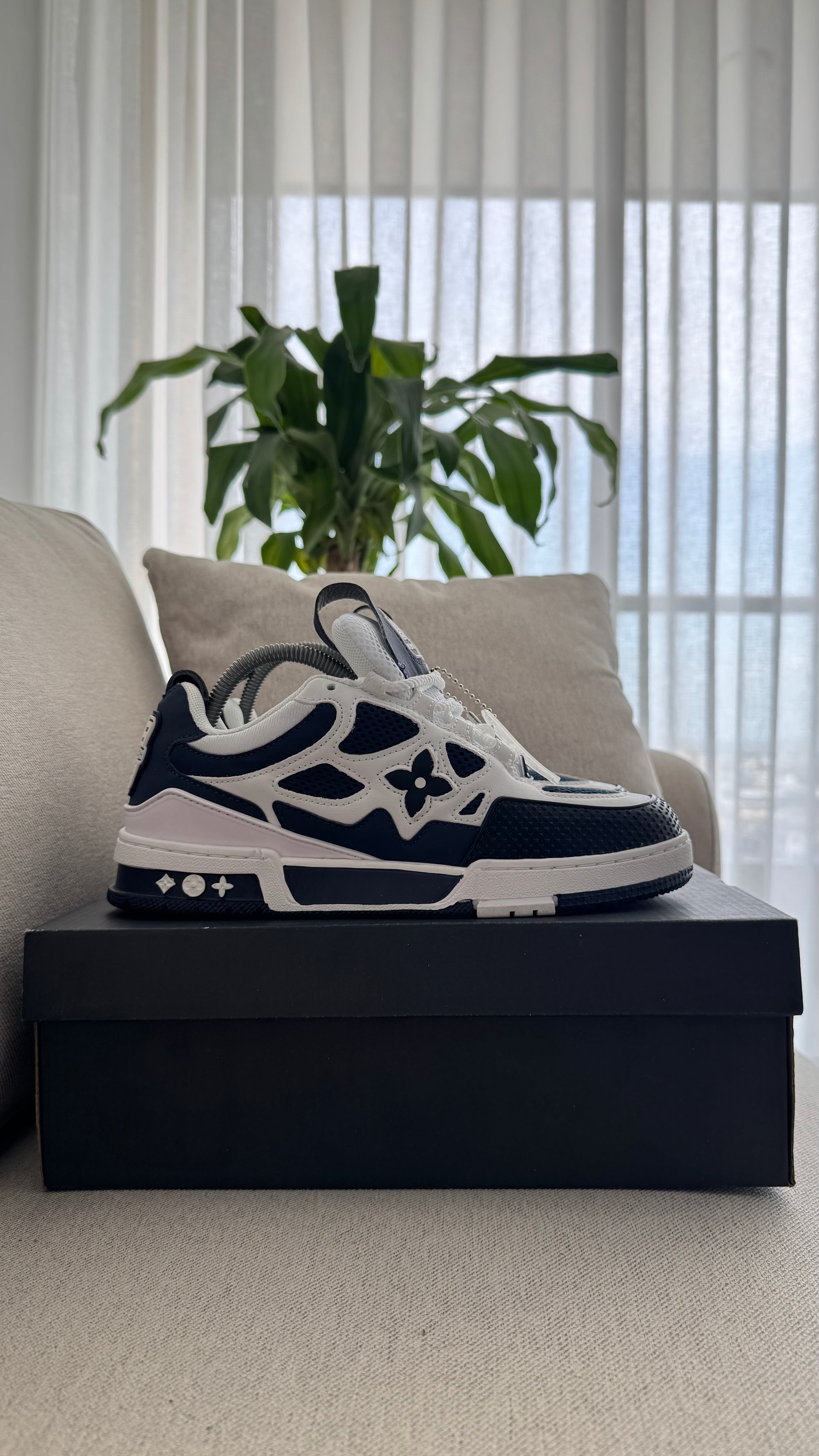LOUIS VUITTON SKATE NEGRO CON BLANCO