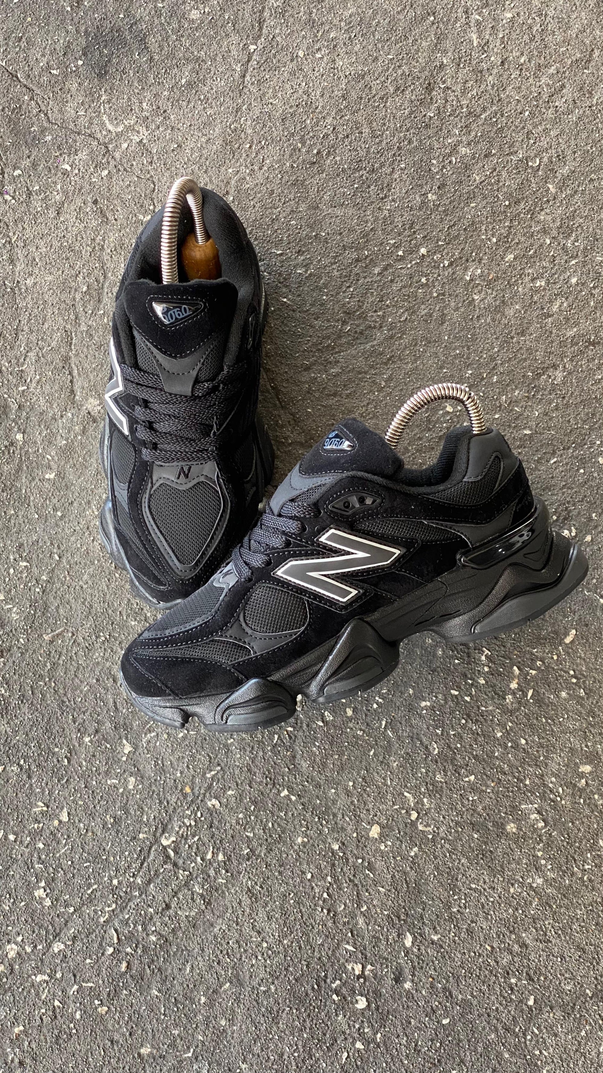 NEW BALANCE NEGRO LINEA BLANCA