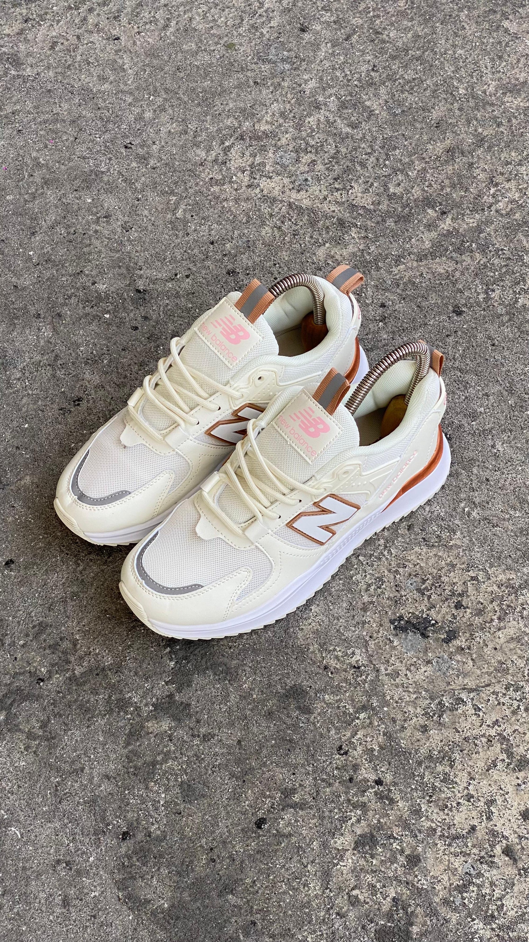 NEW BALANCE 999 BLANCO DORADO