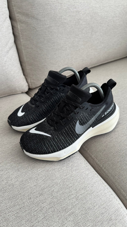 NIKE INVINCIBLE RUN 3 NEGRO BLANCO