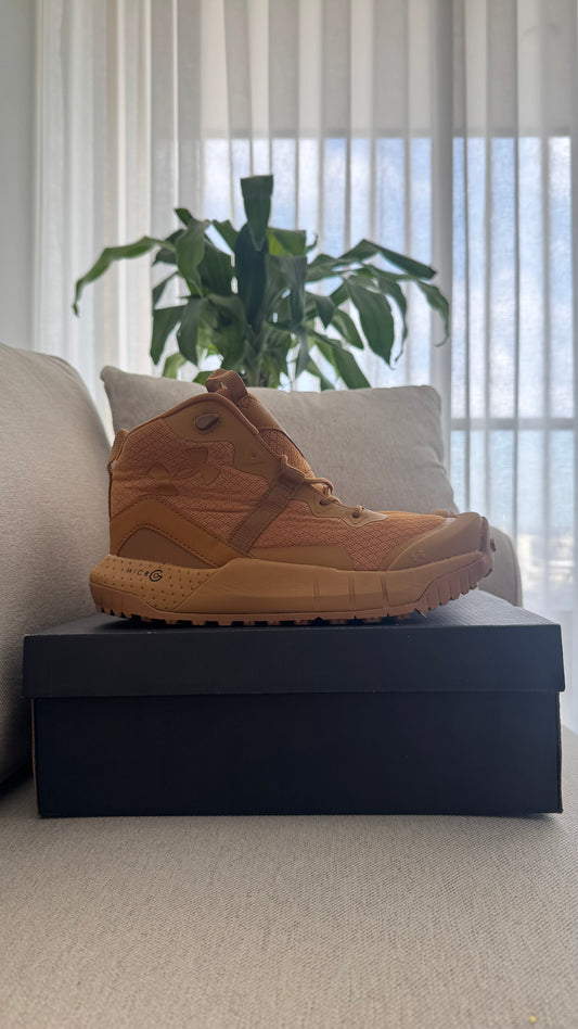 UNDER ARMOUR BOTA CARAMELO