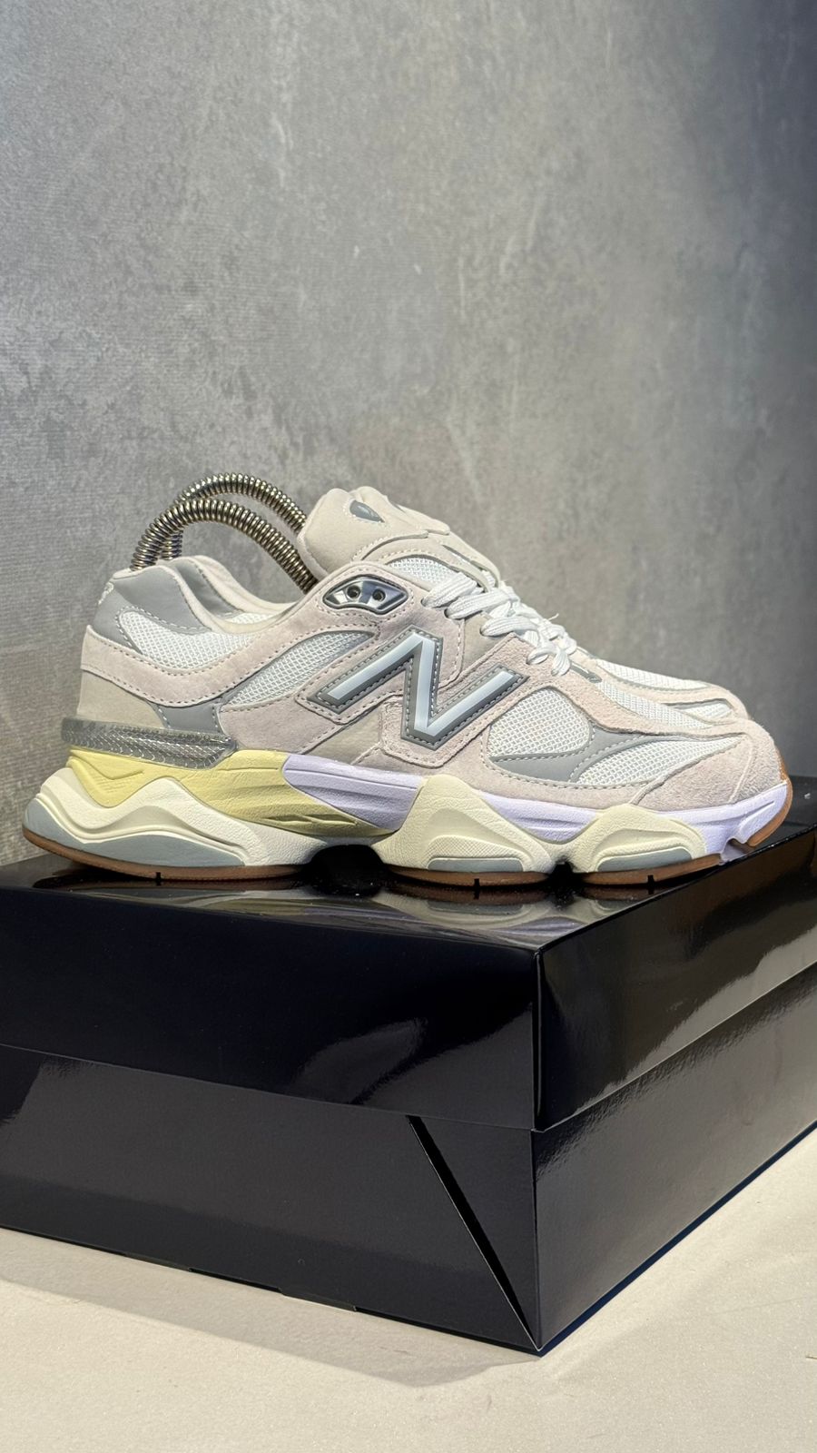 NEW BALANCE 9060 BEIGE CREMA