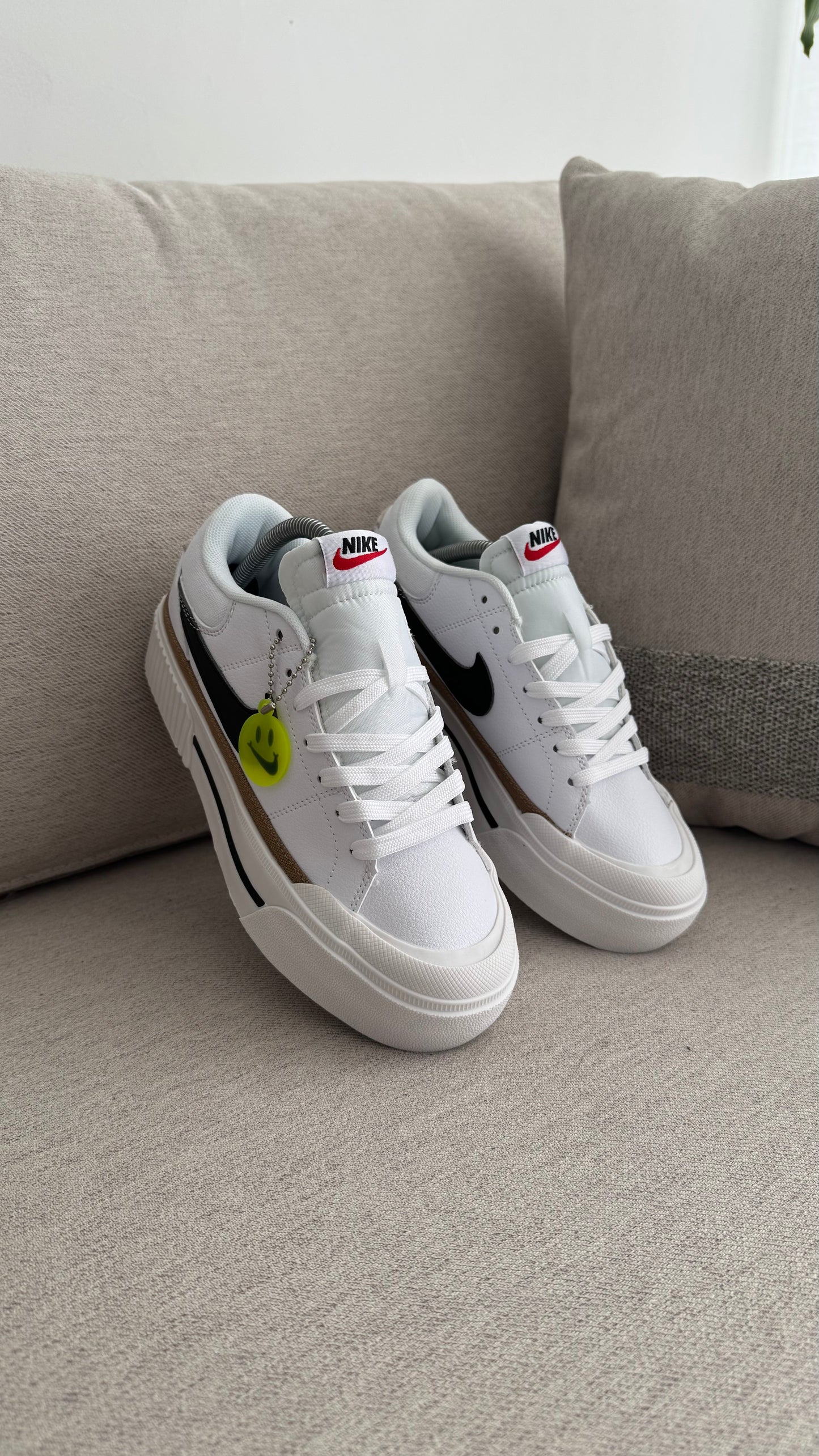 NIKE LEGACY BLANCO NEGRO