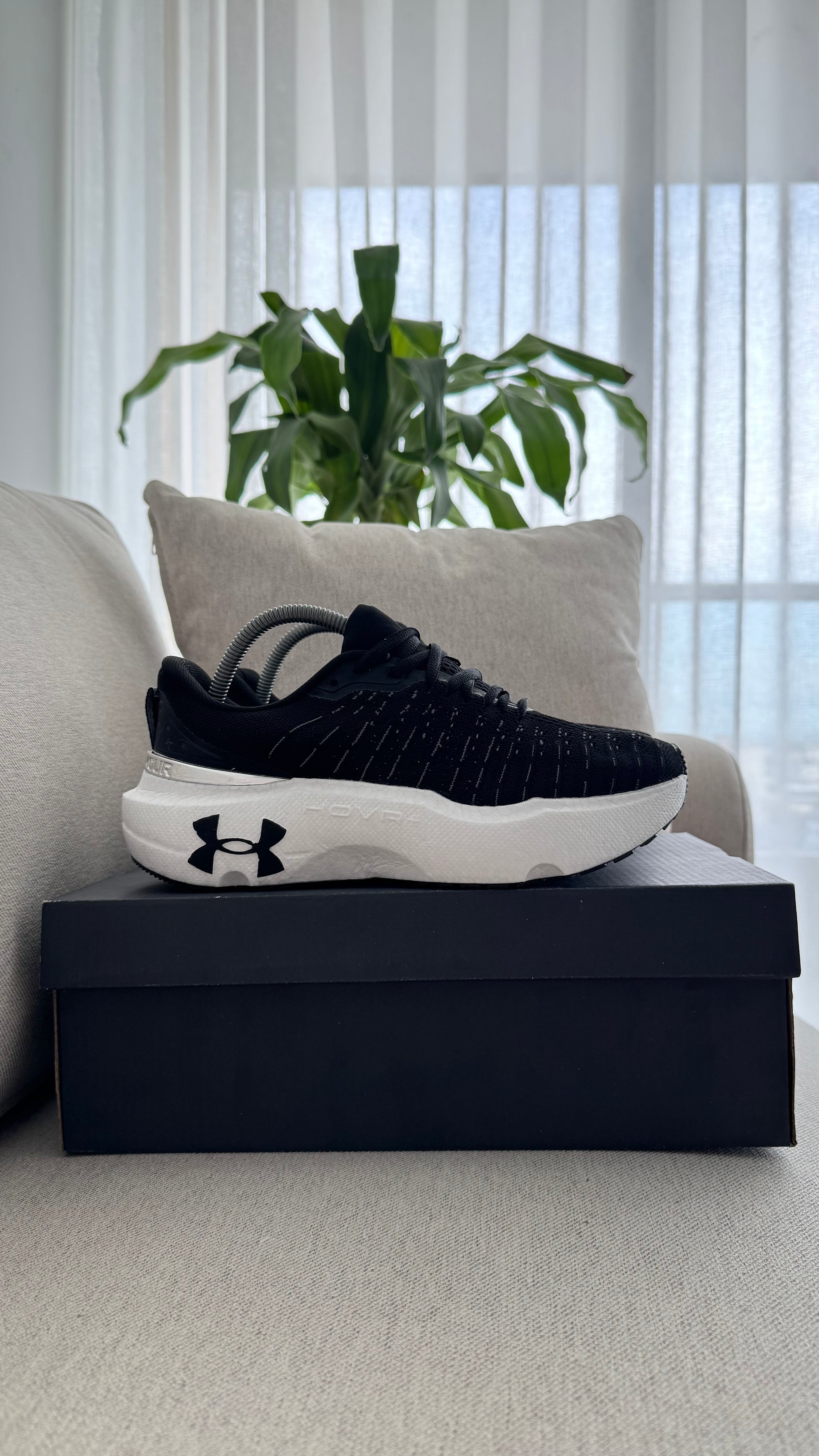 UNDER ARMOUR NEW NEGRO BLANCO