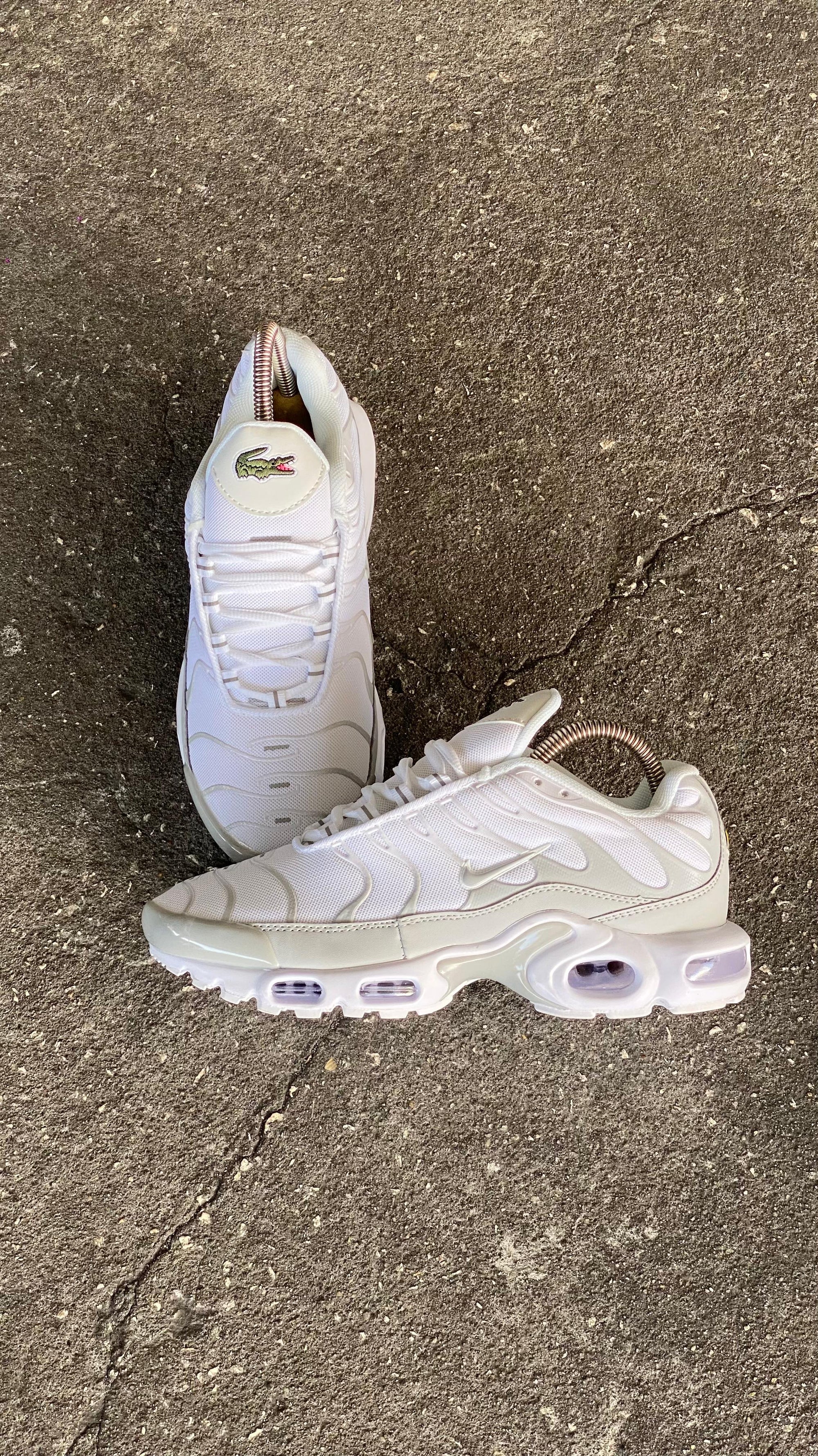 NIKE TN LACOSTE BLANCO GRIS