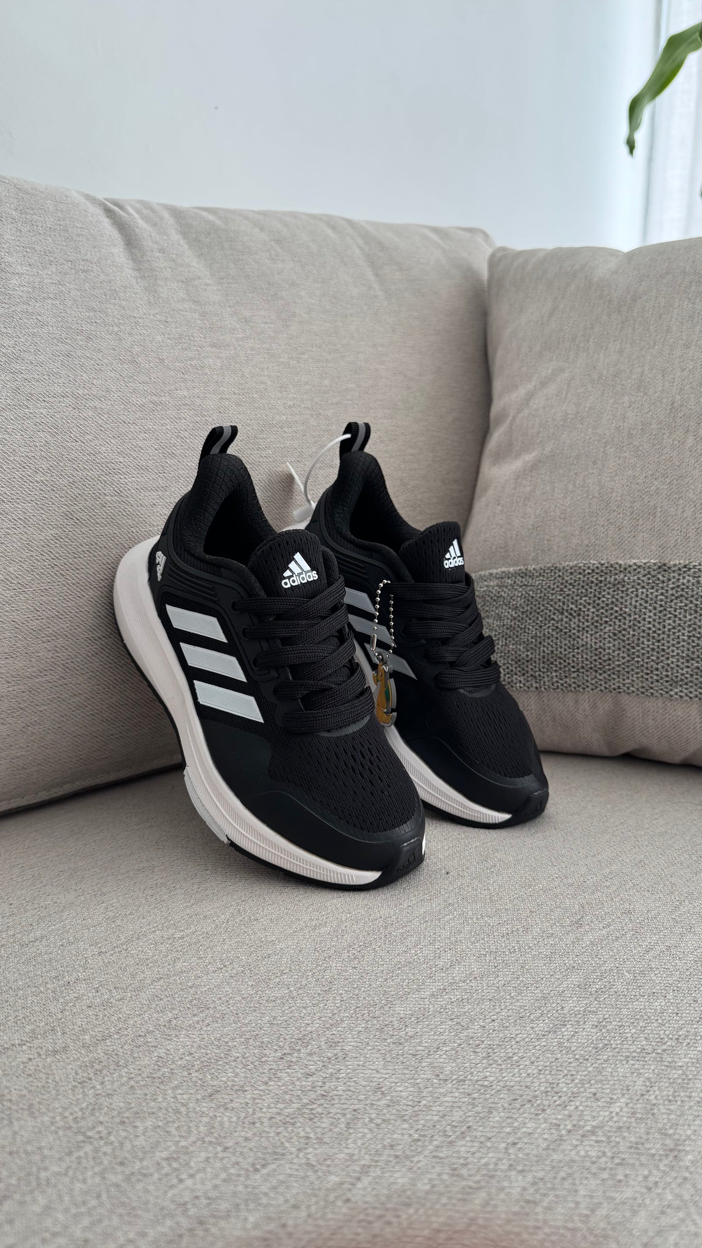 ADIDAS BOUNCE NEGRO BLANCO NIÑOS