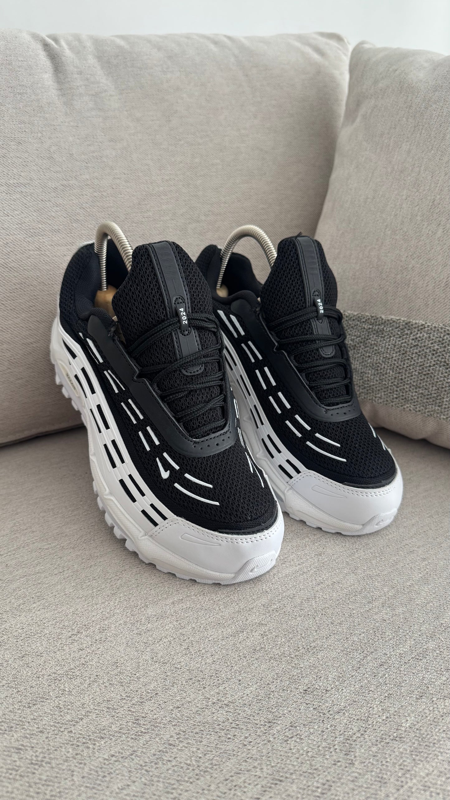 NIKE AIR MAX LT NEGRO BLANCO