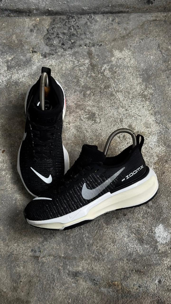 NIKE INVINCIBLE RUN 3 NEGRO BLANCO