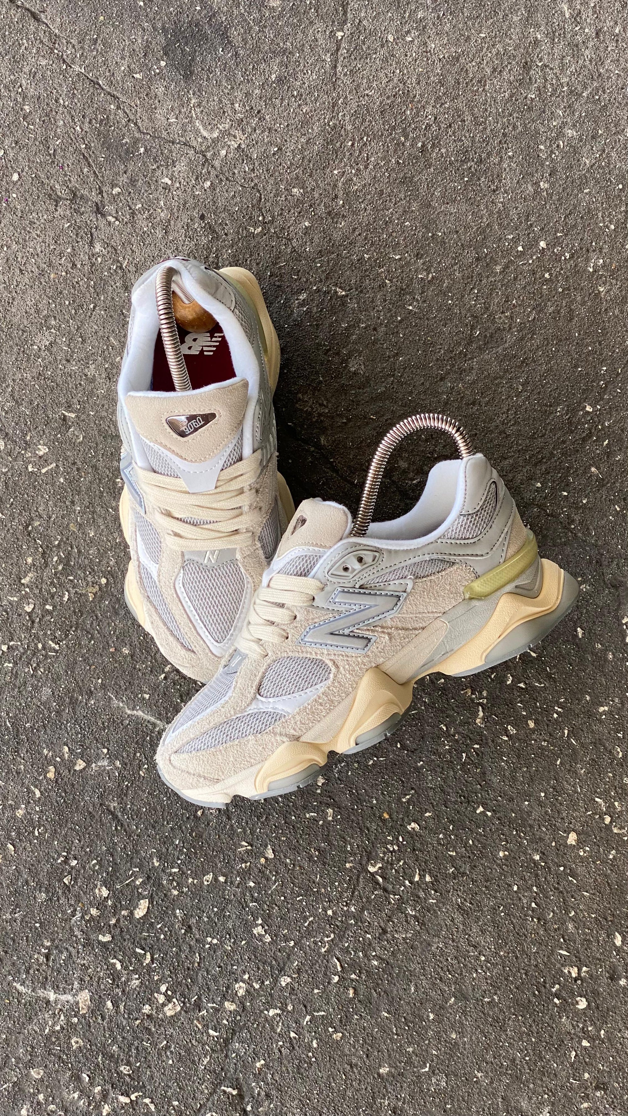 NEW BALANCE 9060 BEIGE GAMUZA