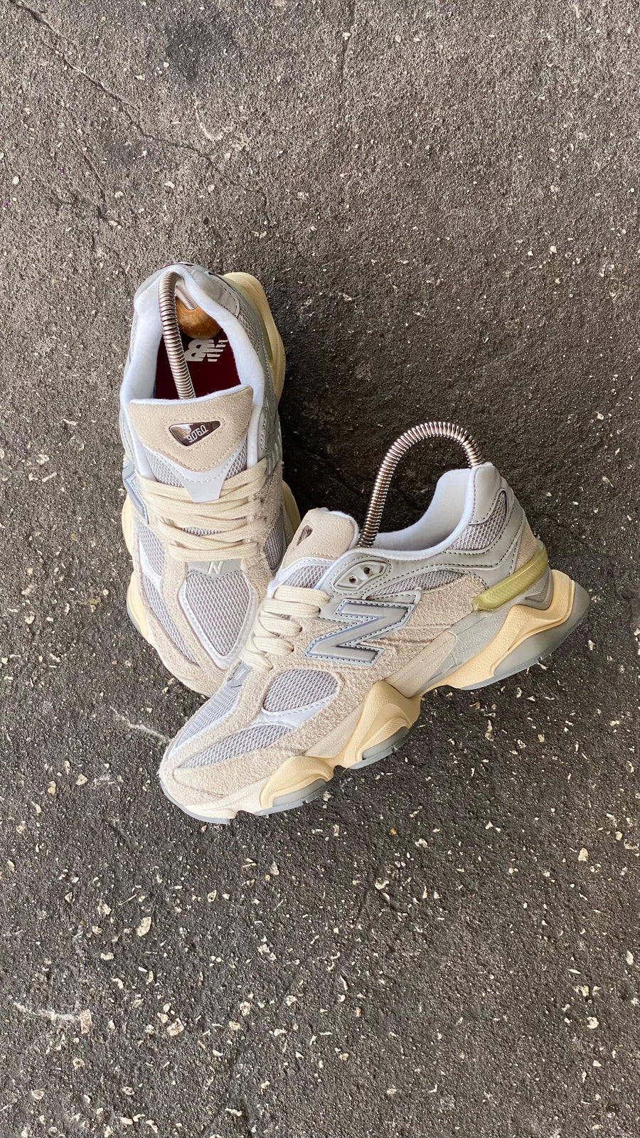 NEW BALANCE 9060 BEIGE GAMUZA