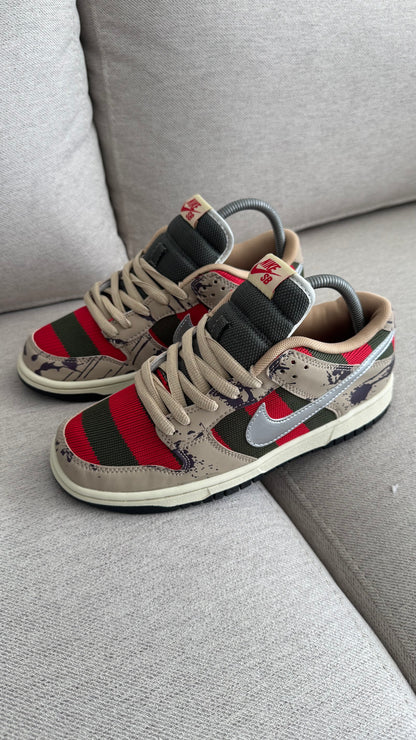 NIKE SB DUNK CHUCKYLEITOR