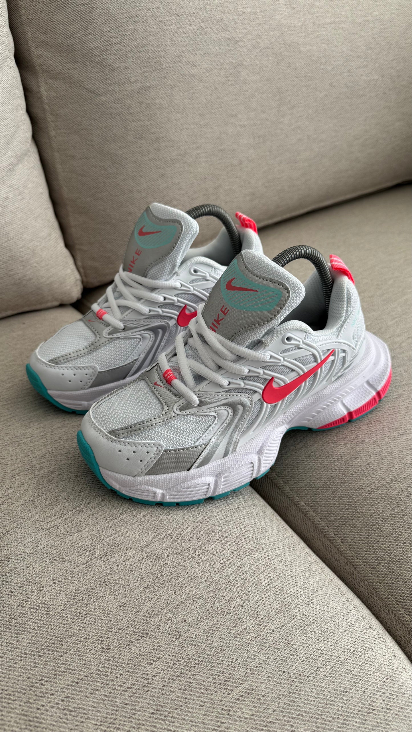 NIKE SKATE BLANCO ROSA