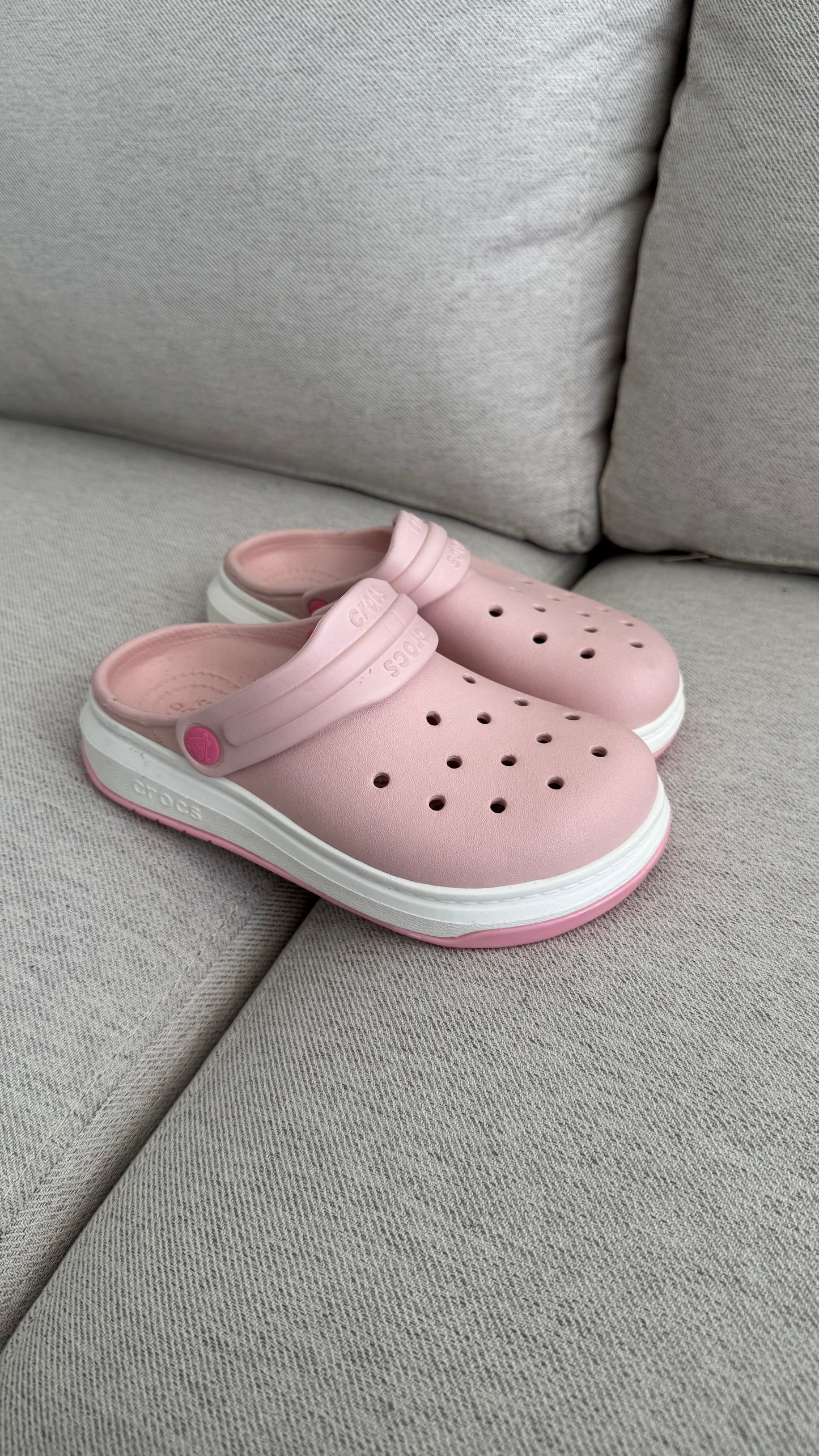 CROCS NIÑA ROSADO