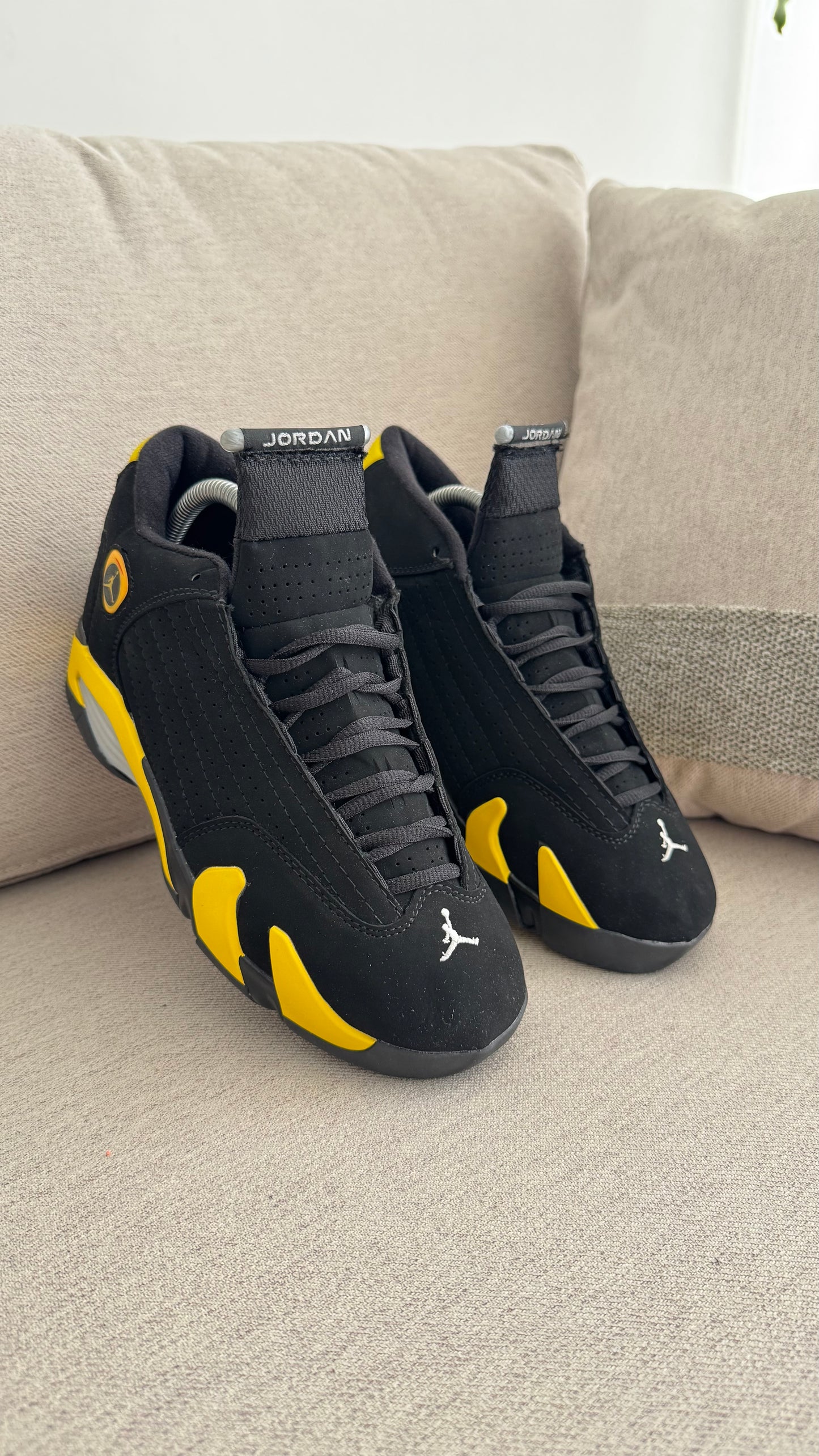 NIKE JORDAN RETRO 14 NEGRO AMARILLO