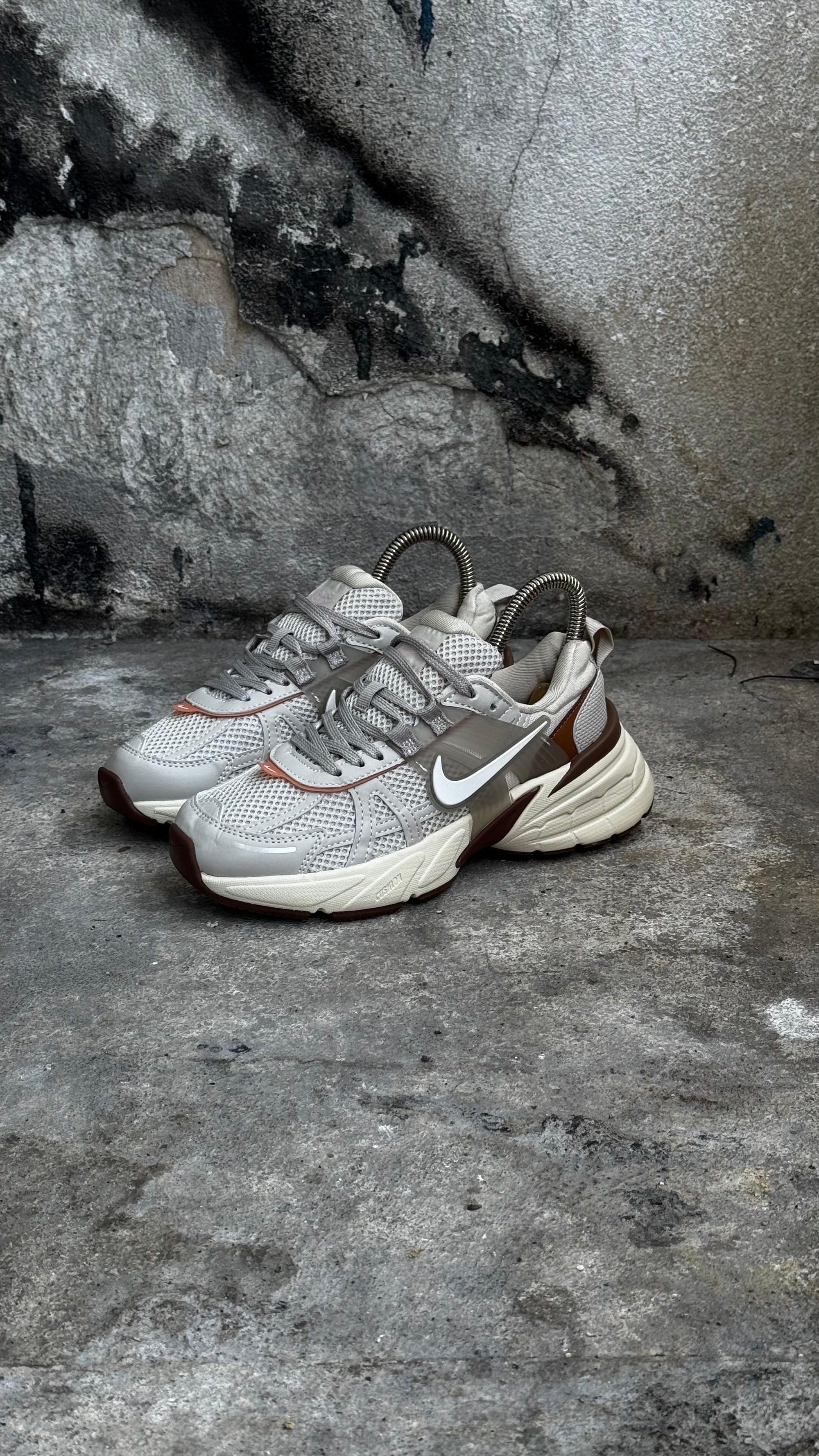 NIKE V2K CAFE CHULO BLANCO