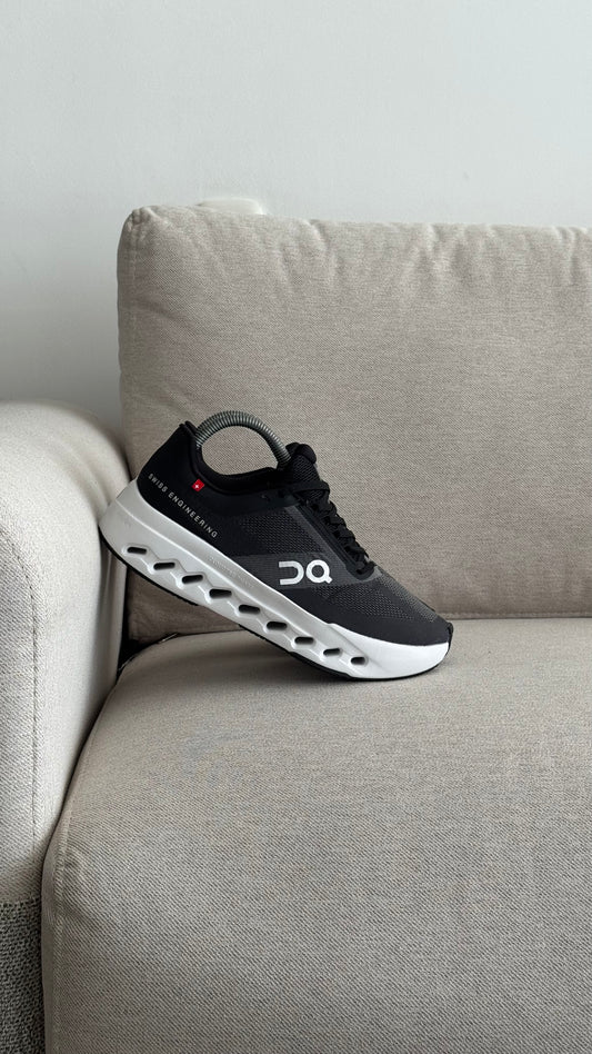 ON RUNNING NEGRO BLANCO