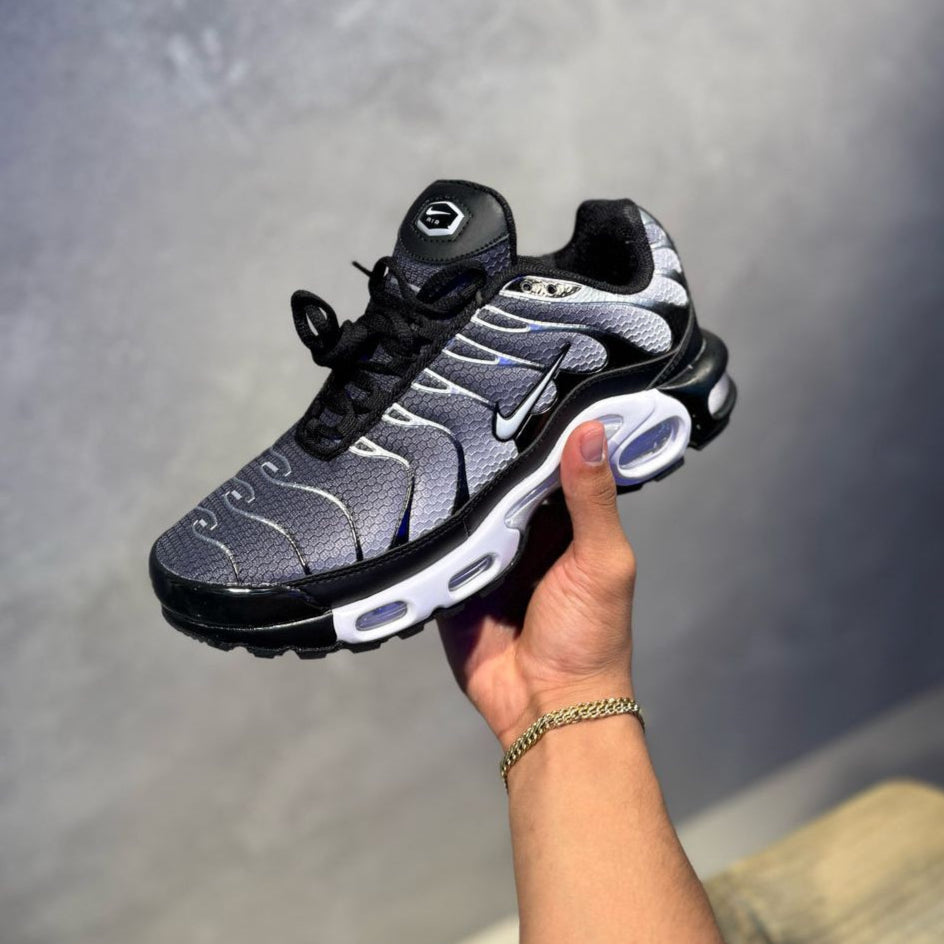 NIKE TN AIR MAX PLUS NEGRO GRIS