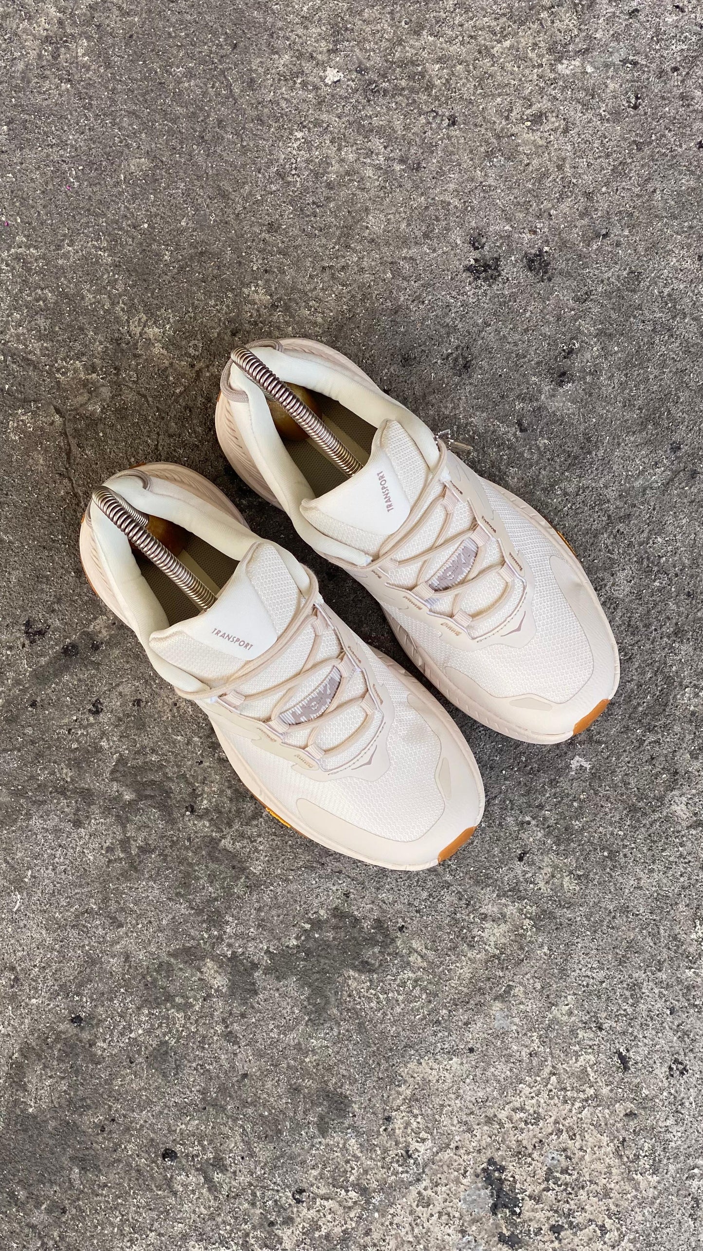 HOKA BEIGE CAFE PREMIUM