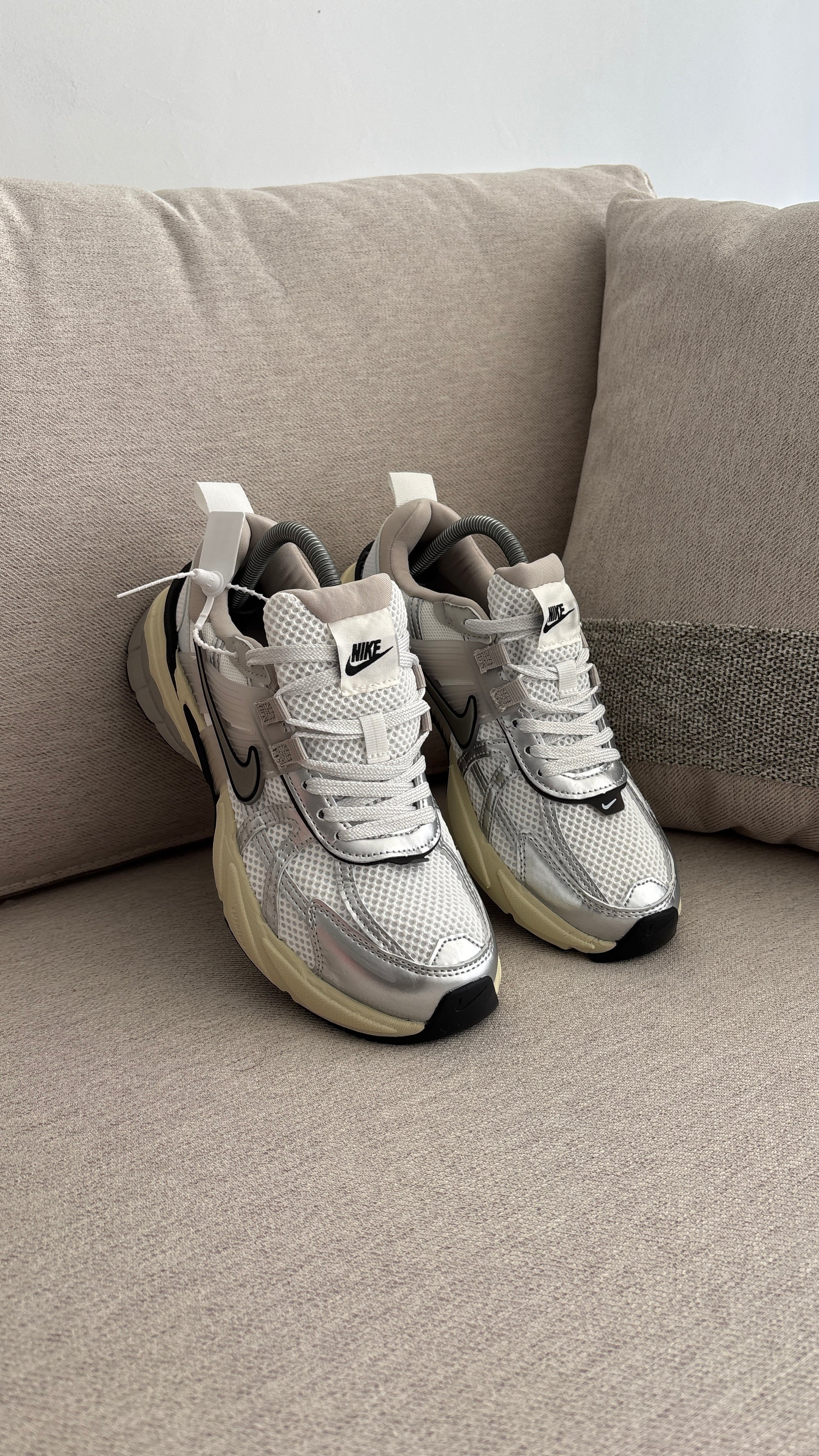 NIKE V2K PLATA