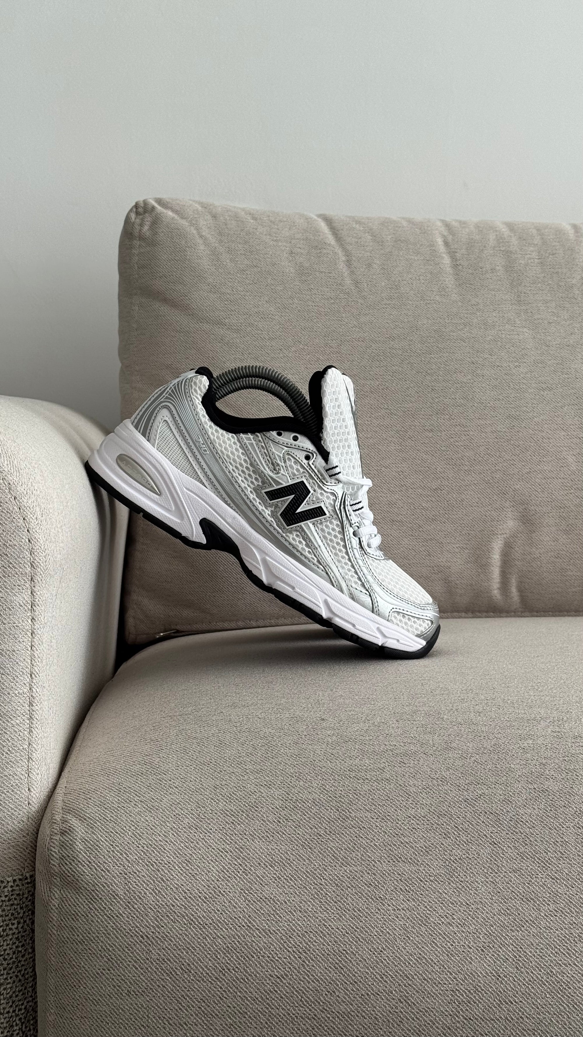 NEW BALANCE  740 BLANCO NEGRO