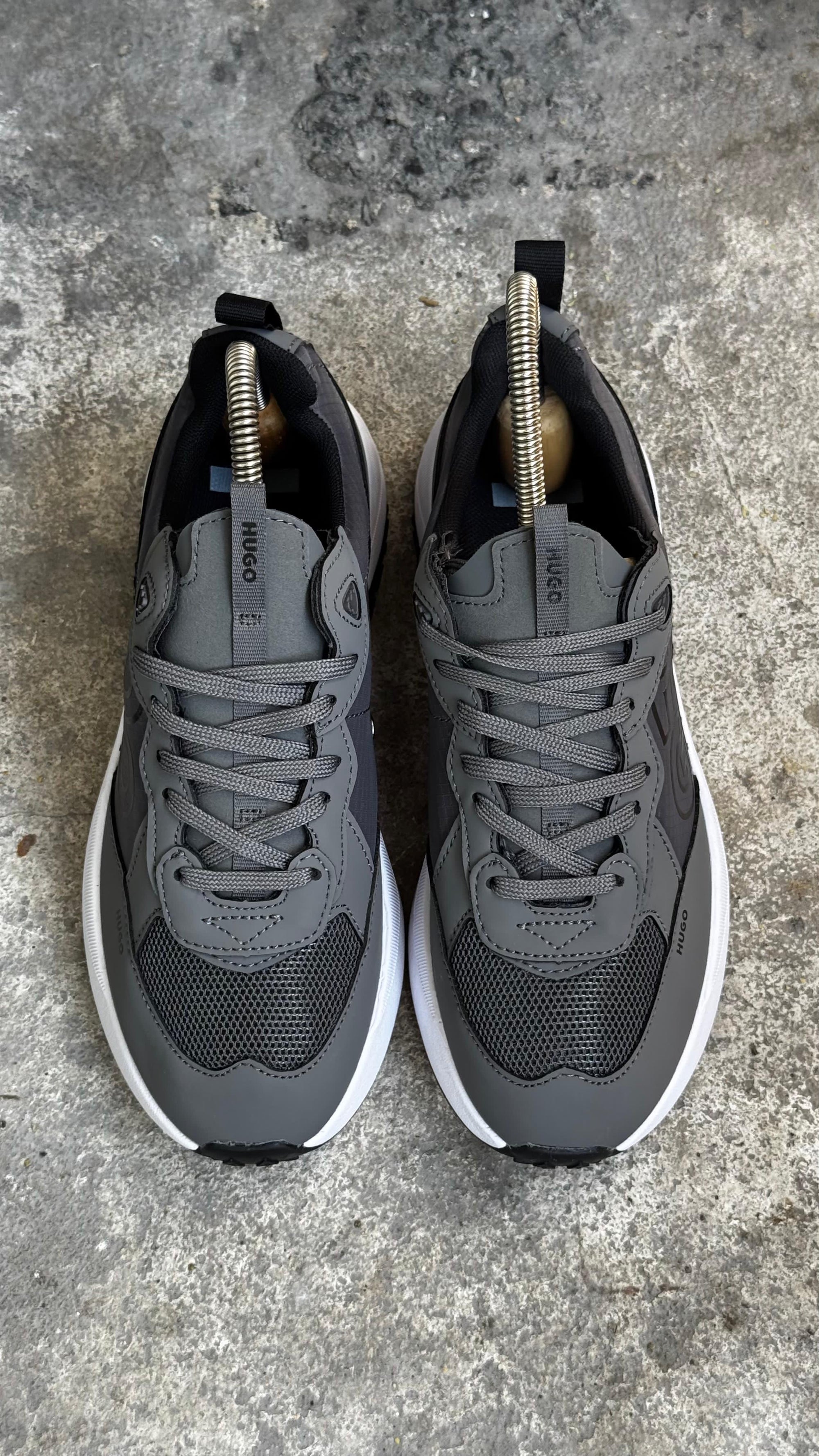 HUGO BOSS CLASICO GRIS LETRA