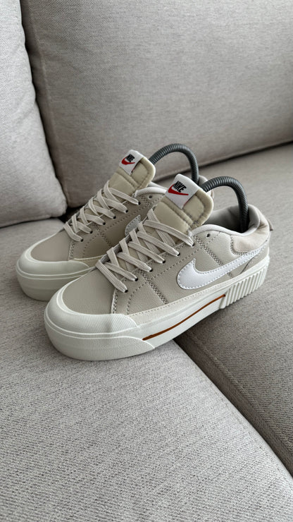NIKE LEGACY BEIGE