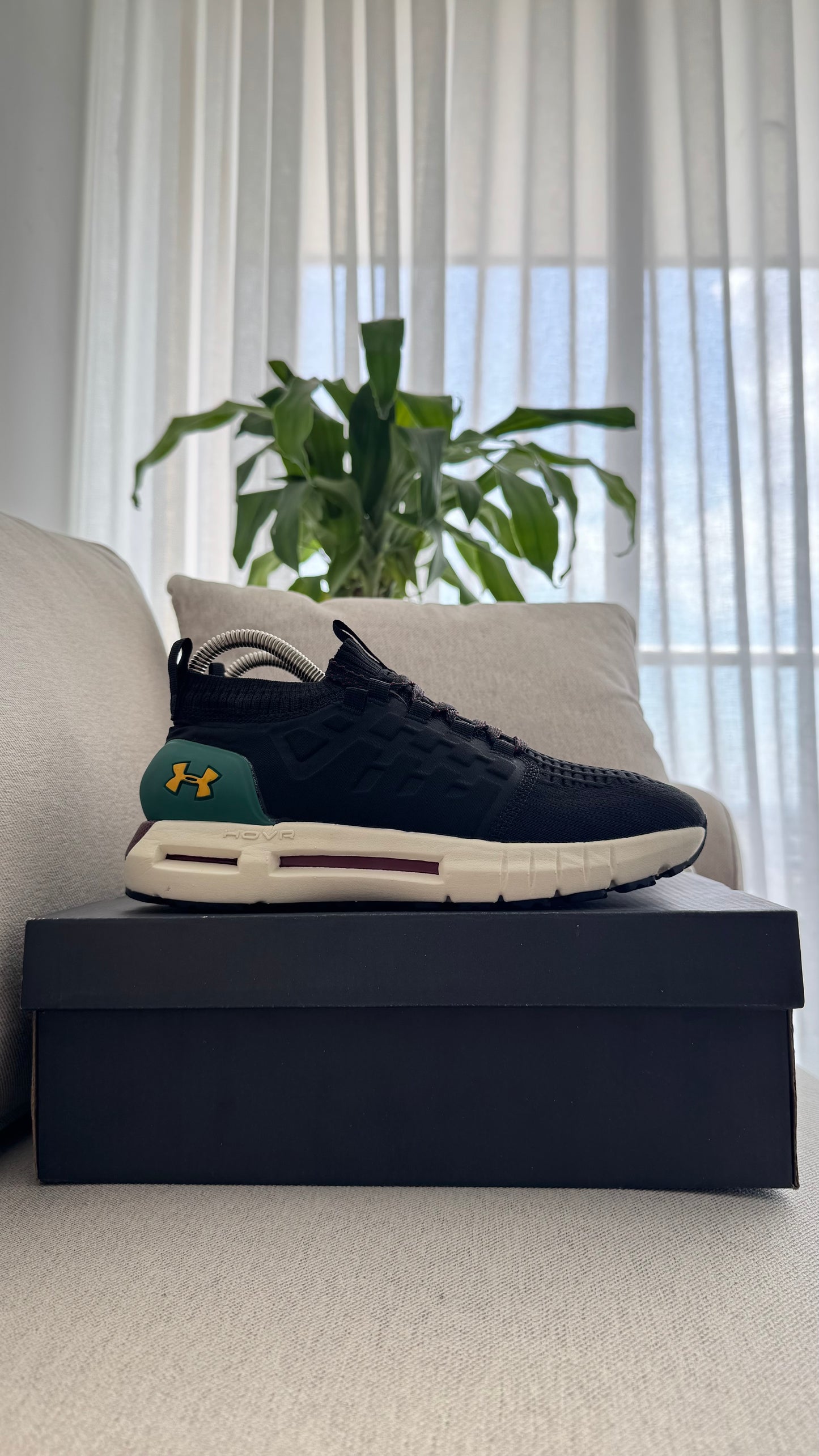 UNDER ARMOUR TENIS NEGRO VERDE