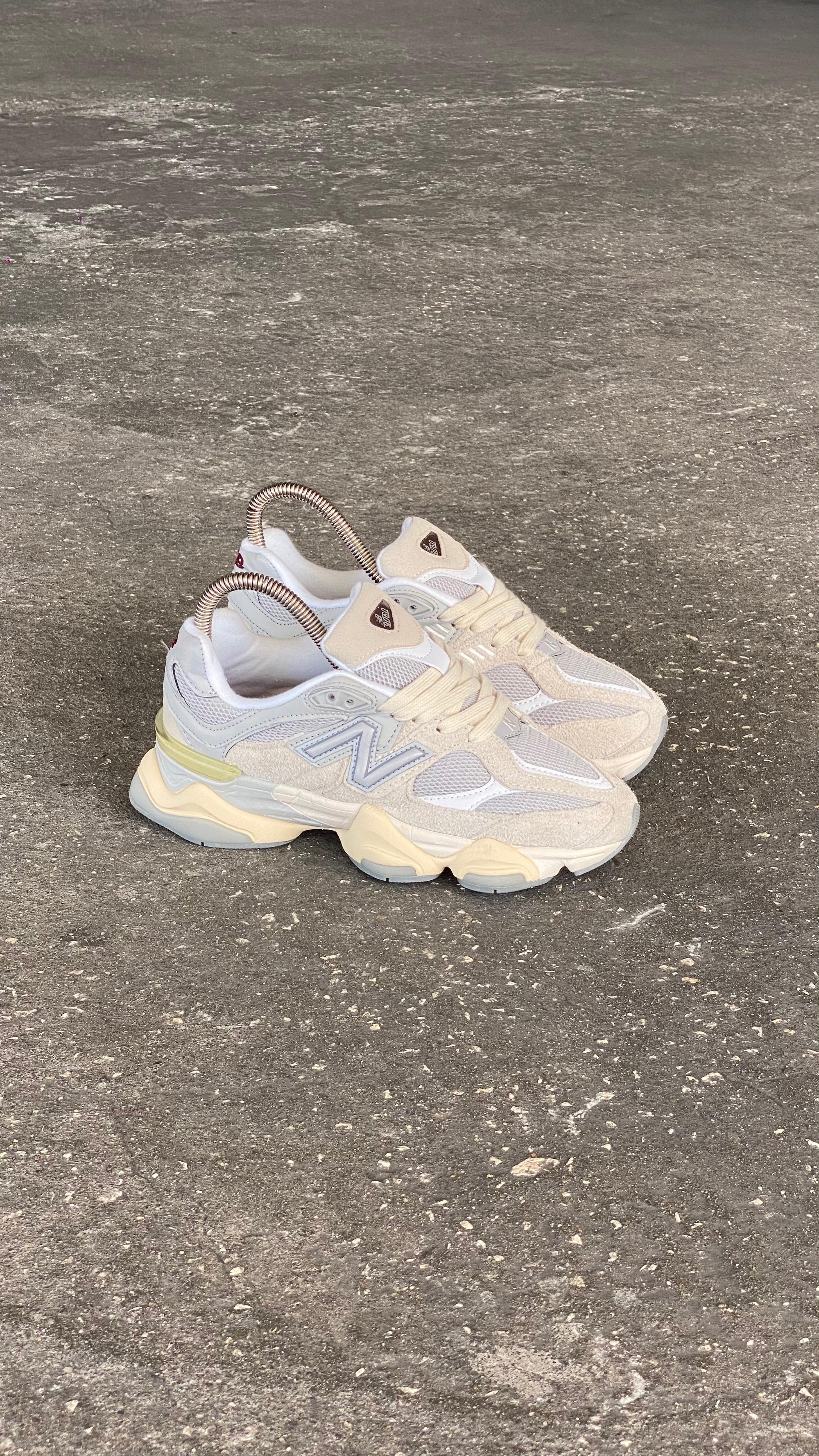 NEW BALANCE 9060 BEIGE GAMUZA