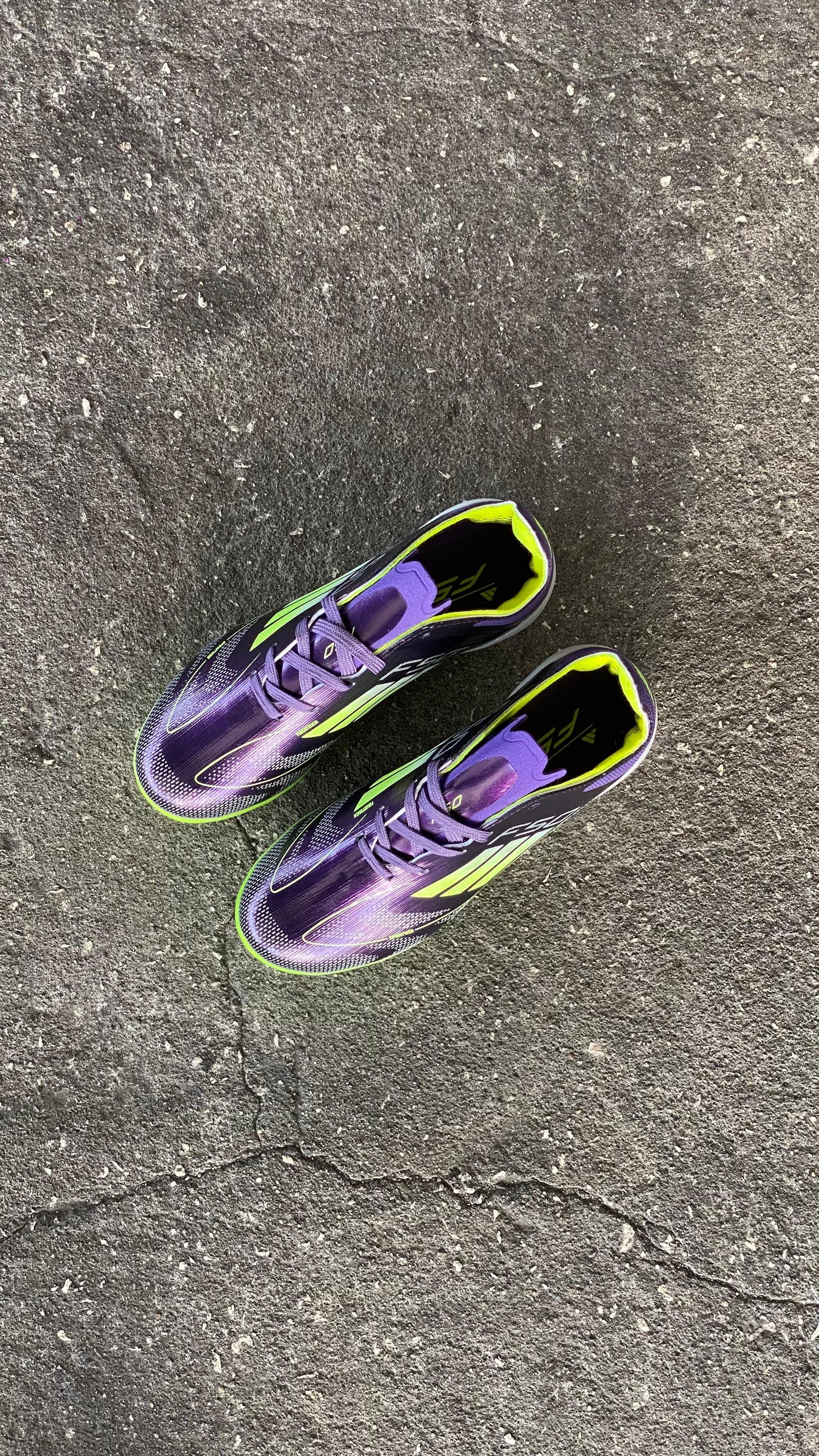 ADIDAS GUAYO F50 NIÑO NEGRO VERDE