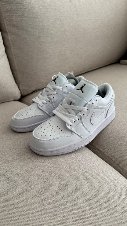 NIKE R1 LOW JORDAN BLANCA