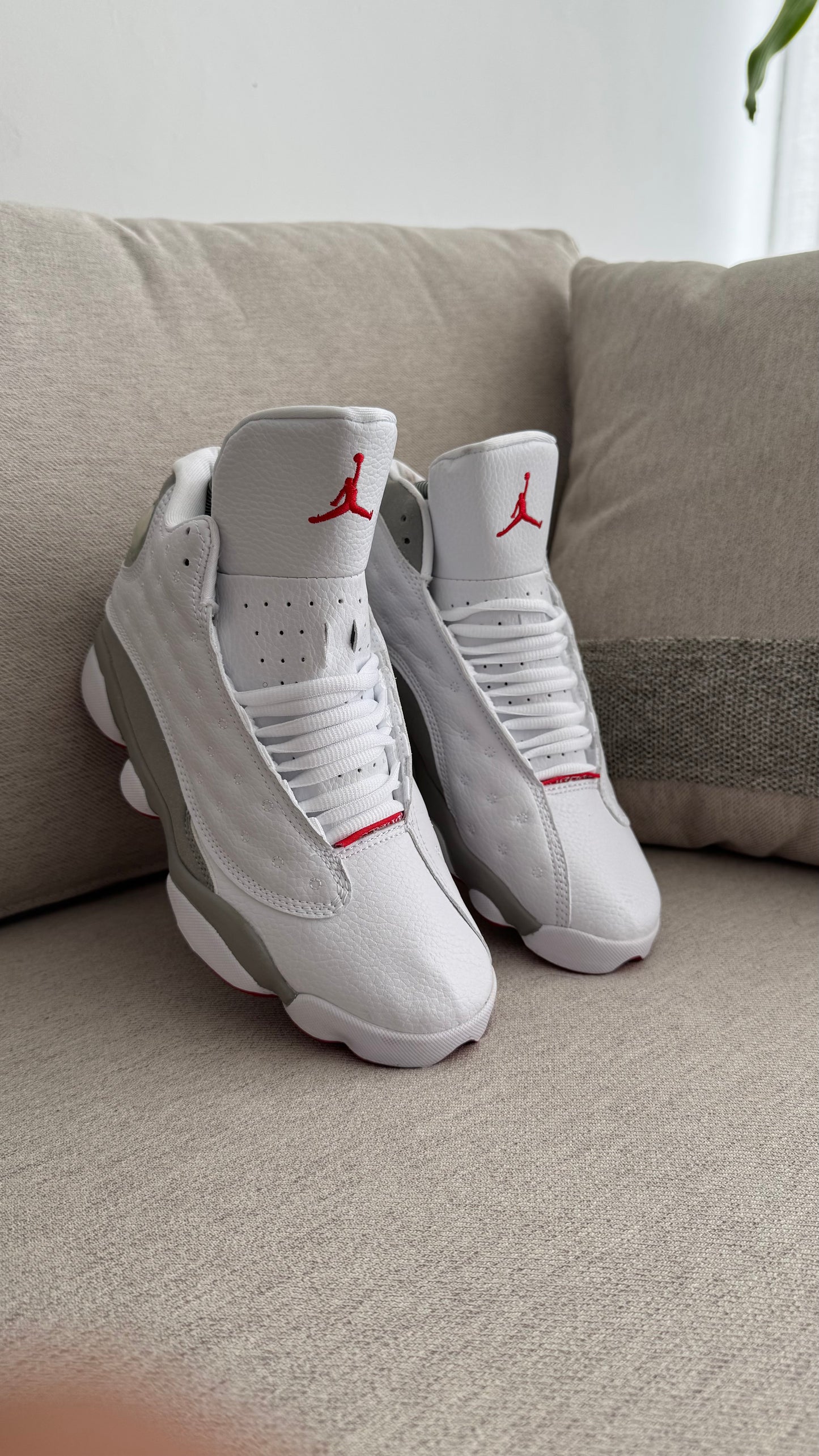 JORDAN RETRO 13 BLANCO GRIS