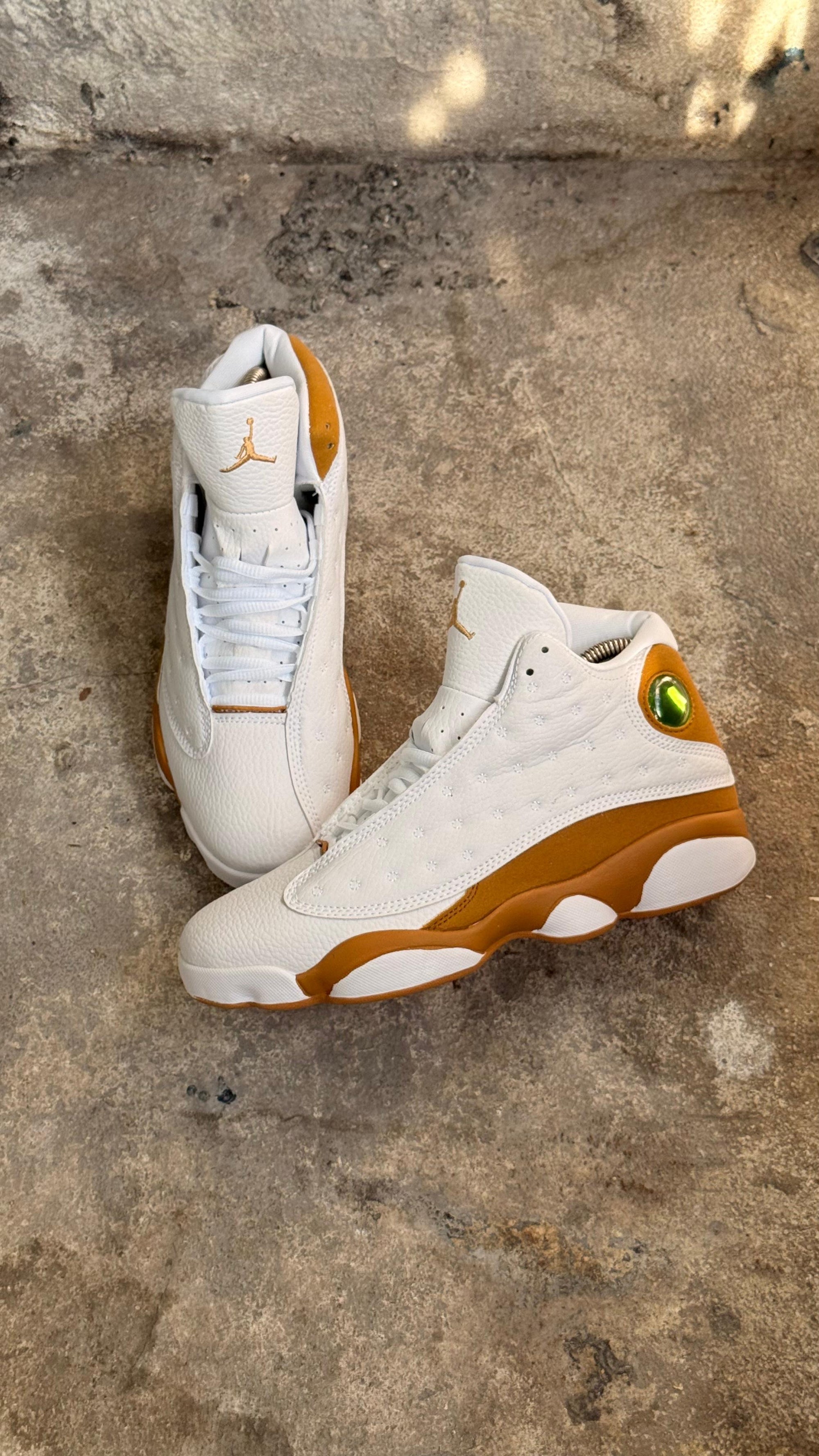 JORDAN RETRO 13 BLANCA DORADA