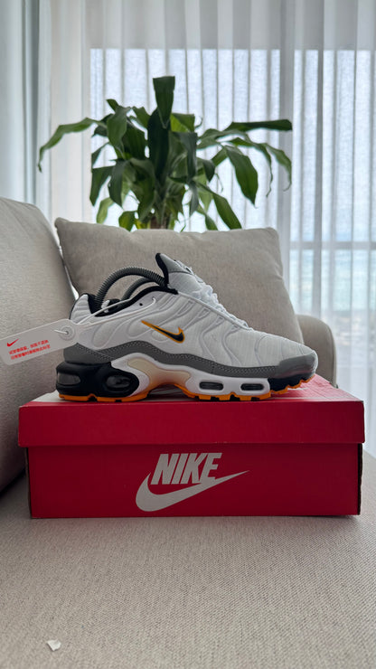 NIKE TN CLASICO BLANCO AMARILLO