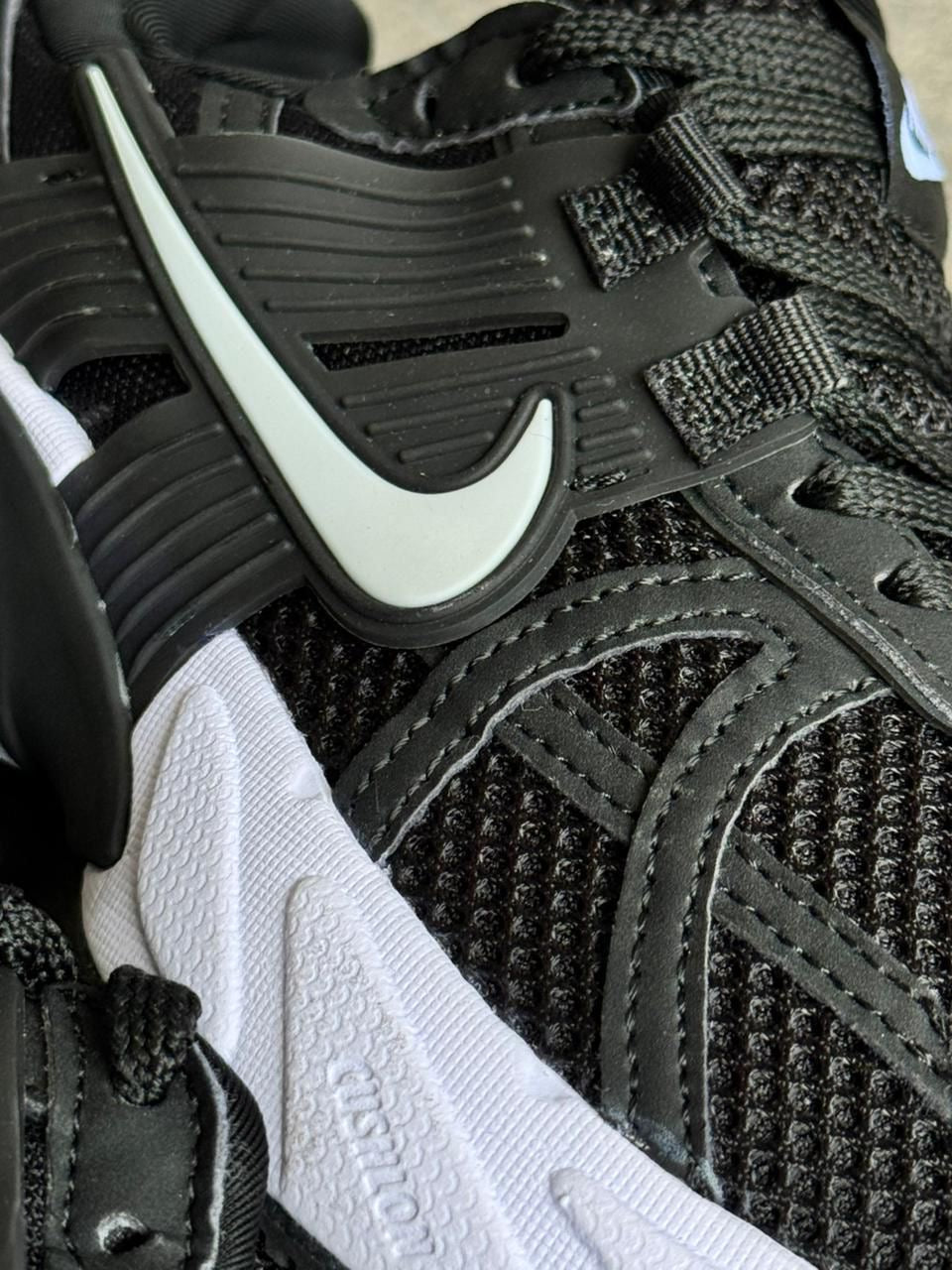 NIKE V2K NEGRO BLANCO