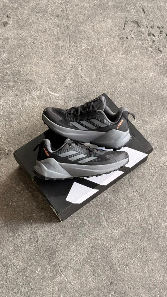 ADIDAS TERREX 2025 NEGRO GRIS