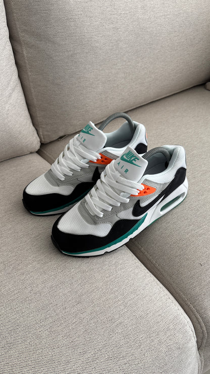 NIKE CORRALATE VERDE