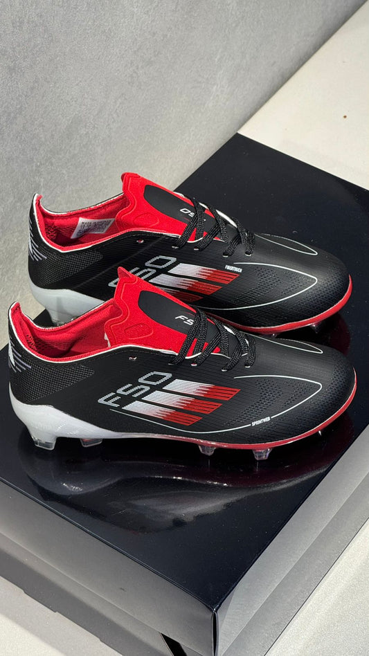 ADIDAS GUAYO F50 NIÑO NEGRO ROJO BLANCO