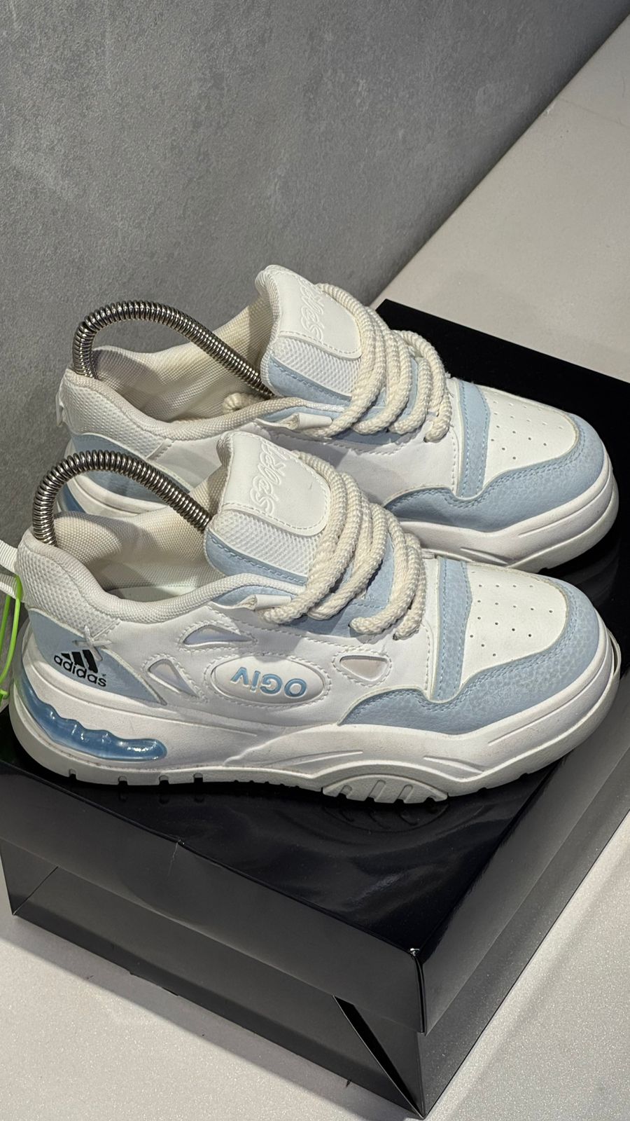 ADIDAS OGIY BEIGE AZUL PROMO