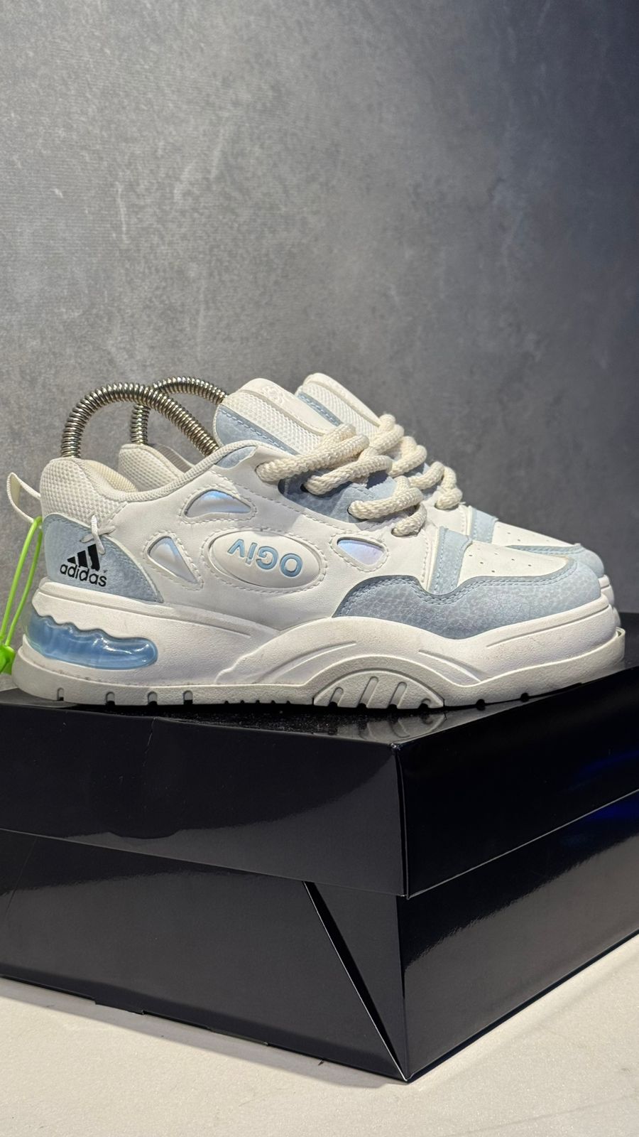 ADIDAS OGIY BEIGE AZUL PROMO