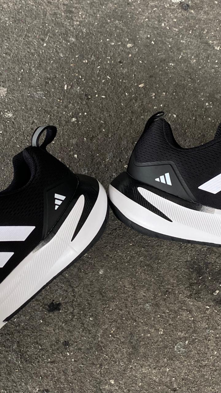 ADIDAS QUESTAR 26 NEGRO BLANCO